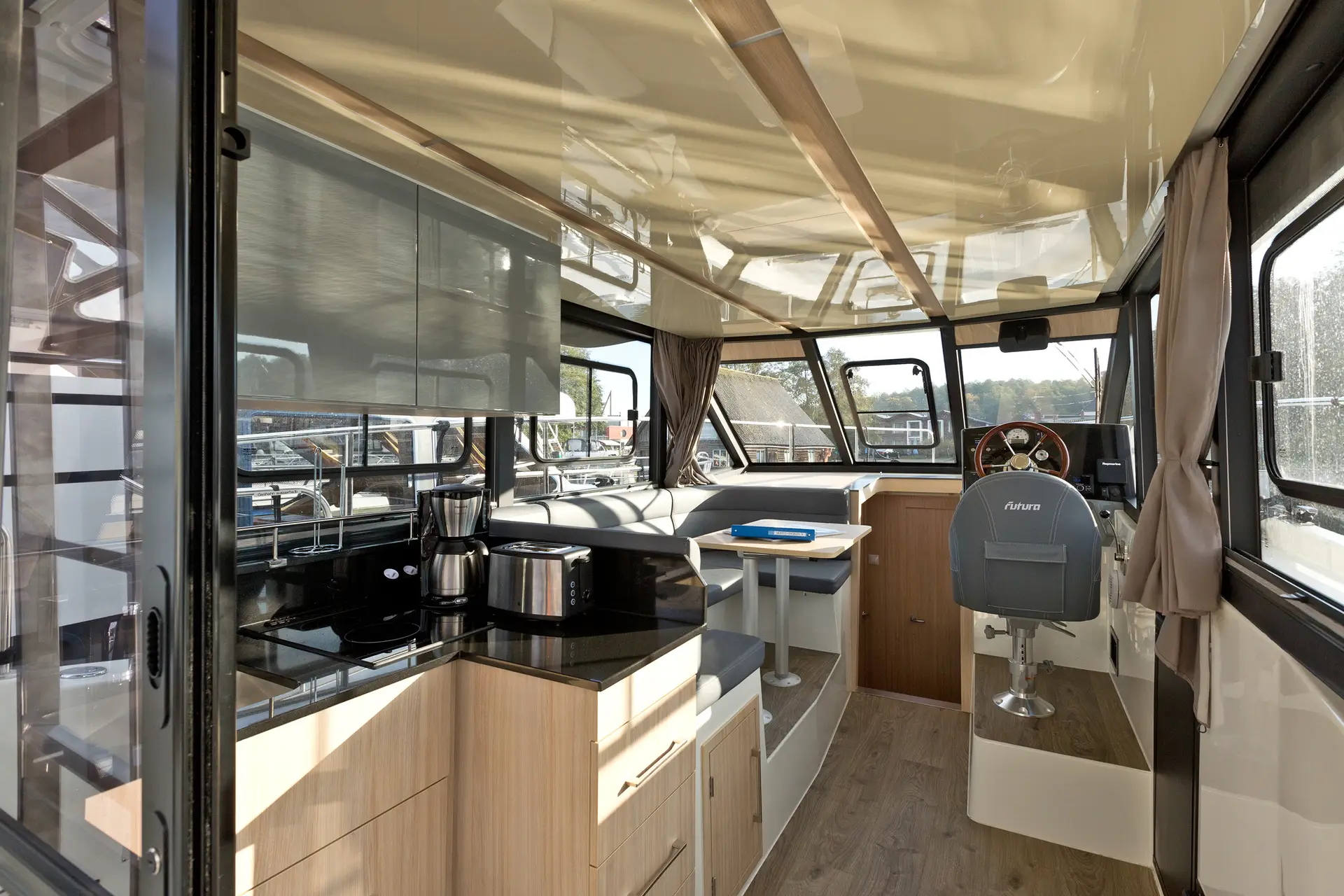 Hausboot Futura 36 „Müritzcruiser“ mieten – 6 Personen, ab Waren (Müritz) – 2