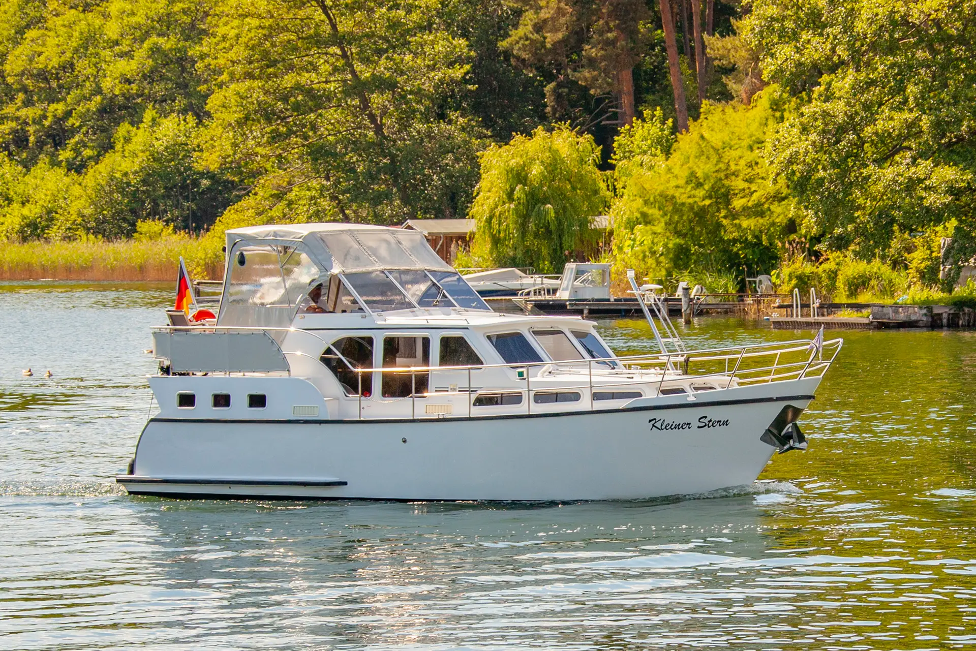Hausboot Pedro Skiron Typ 2 „Kleiner Stern“ mieten – 4 Personen, ab Waren (Müritz)