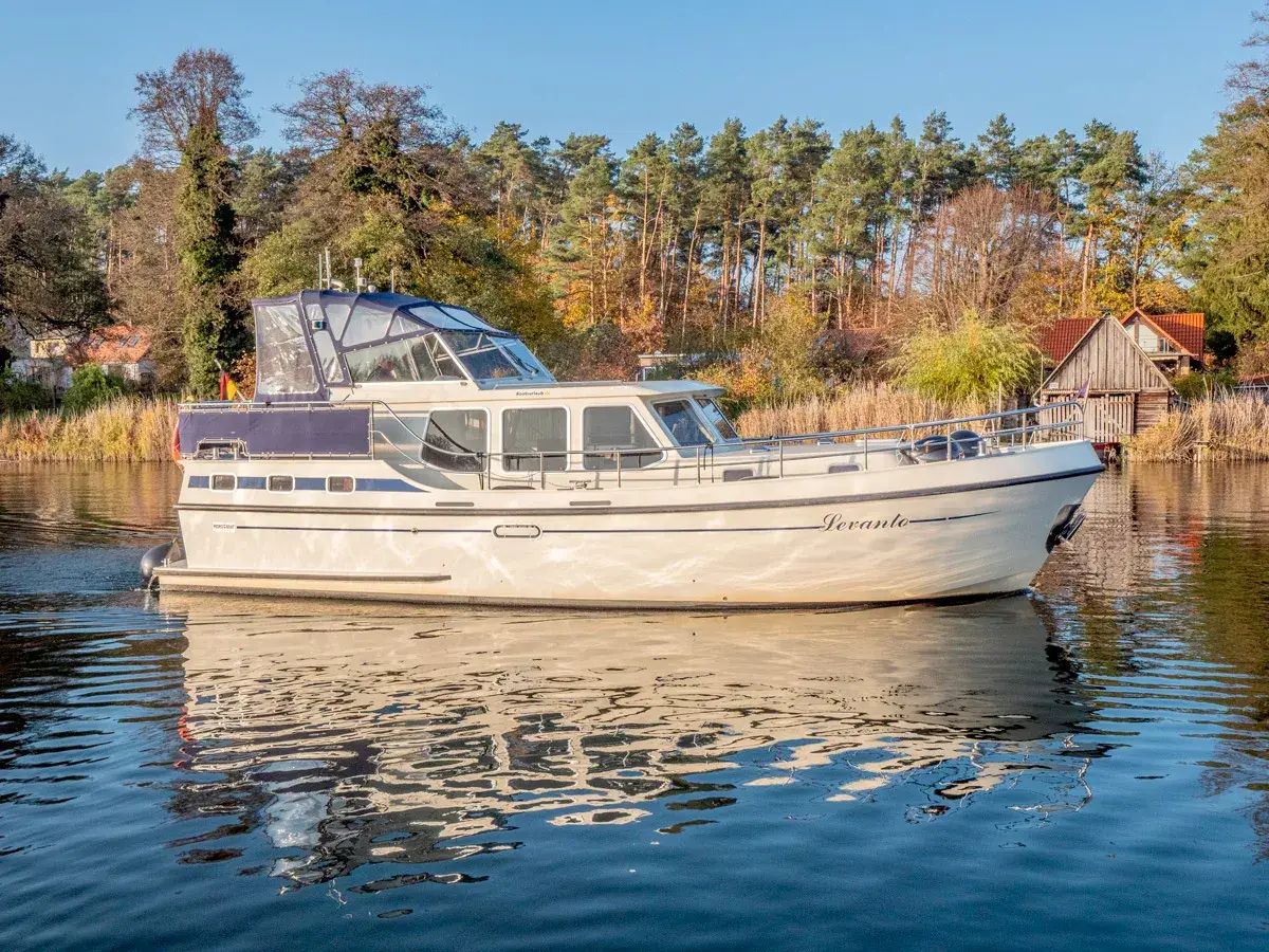 Hausboot Pedro Levanto 38 „Levanto“ mieten – 6 Personen, ab Röbel/Müritz