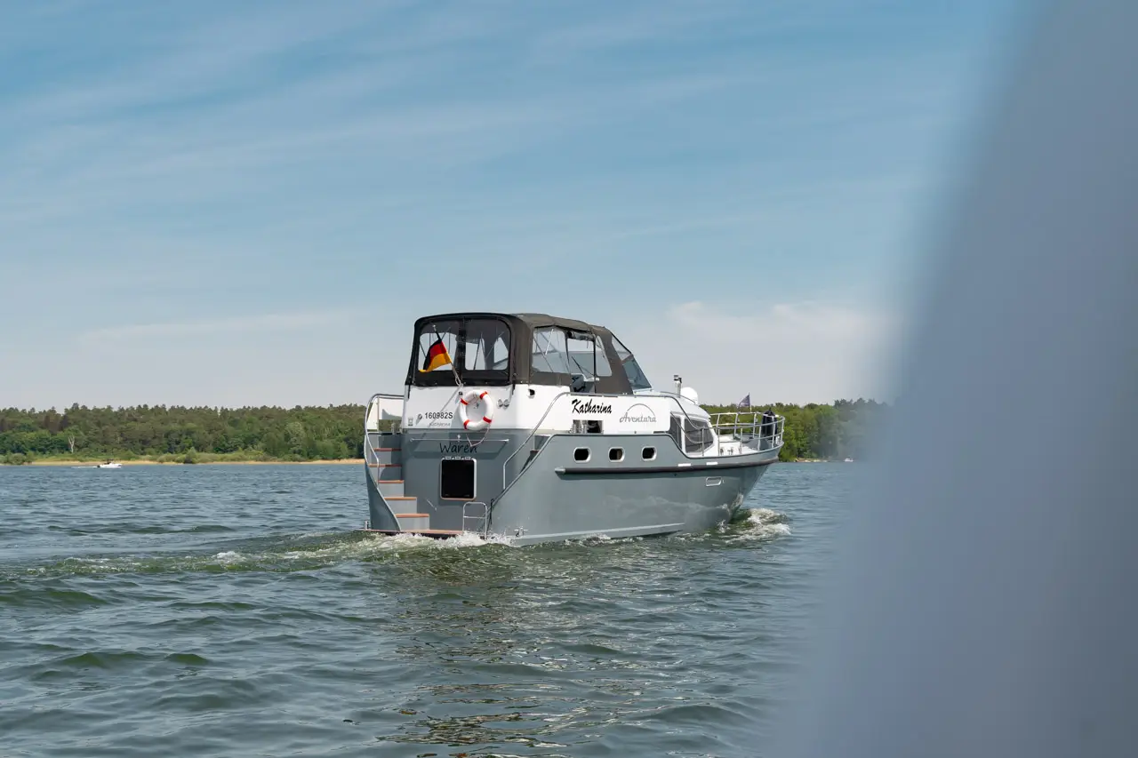 Hausboot Aventura 43 „Katharina“ mieten – 4 Personen, ab Waren (Müritz) – 4