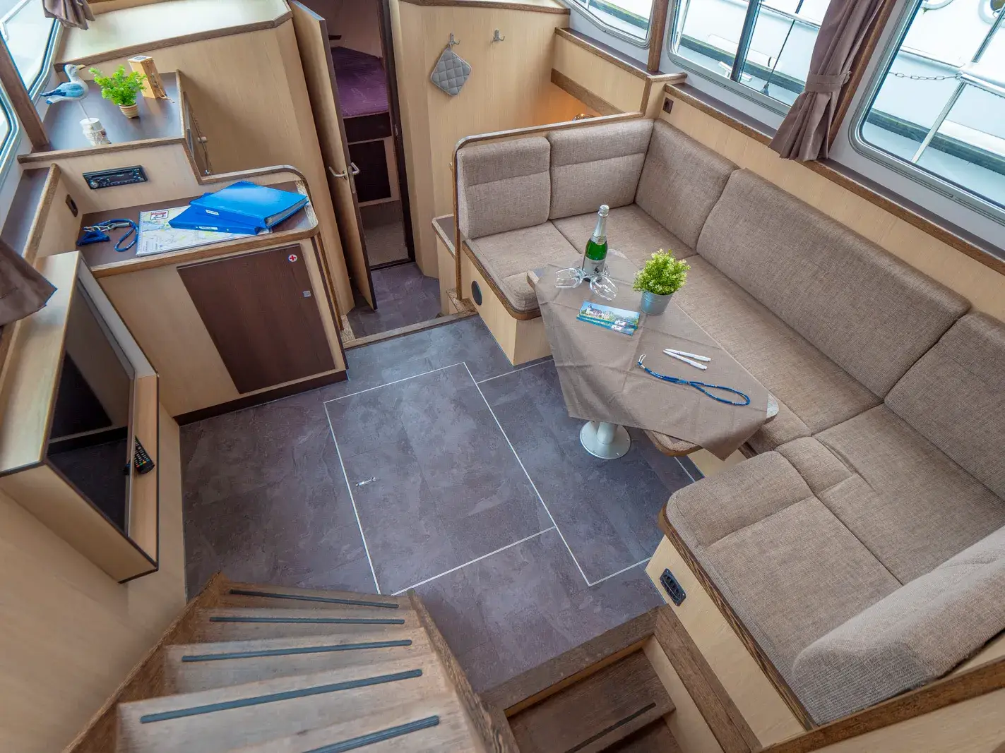 Hausboot Aventura 38 AK „Angelique“ mieten – 4 Personen, ab Waren (Müritz) – 2