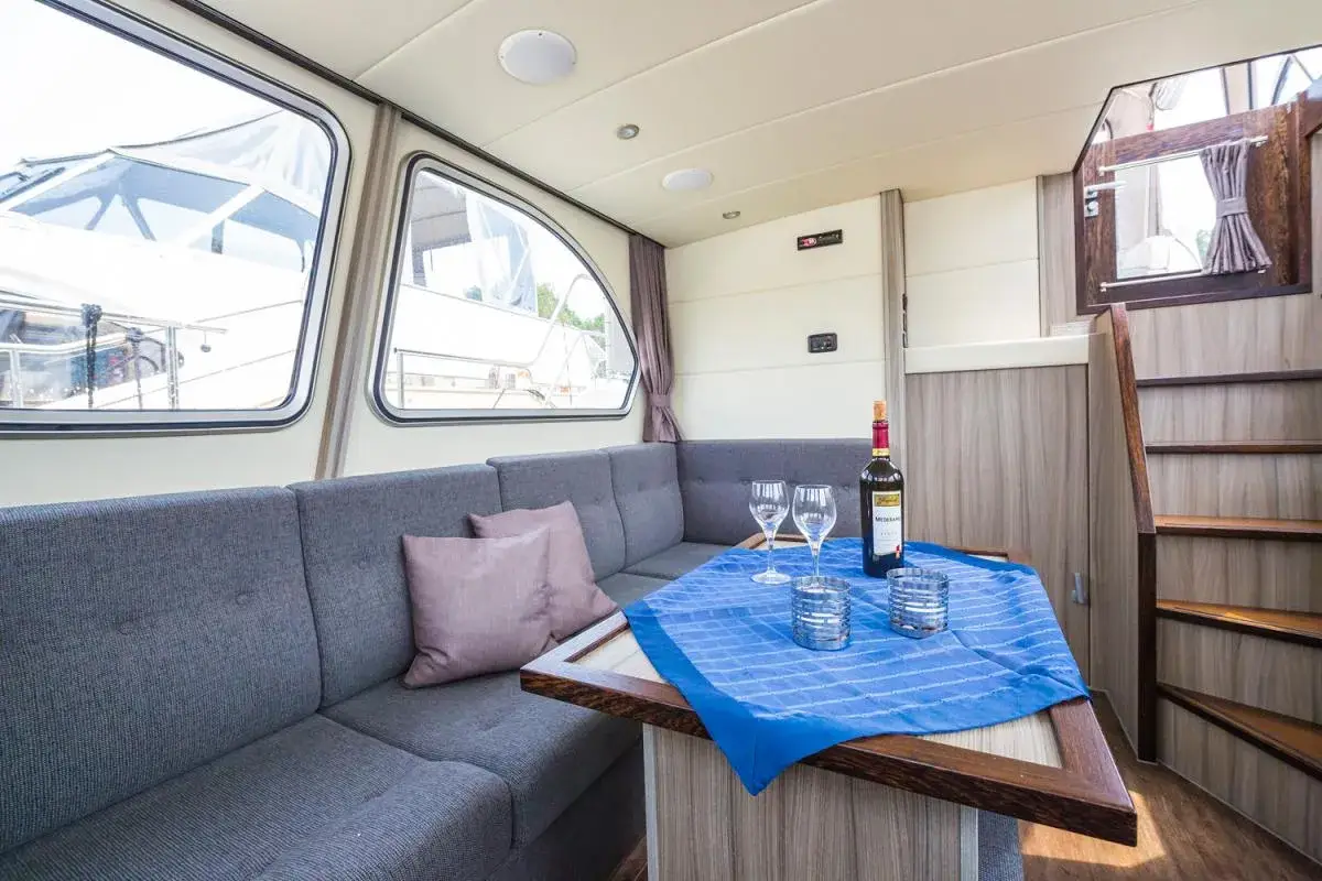 Hausboot Jetten 37 Classic „Caroline“ mieten – 4 Personen, ab Waren (Müritz) – 3
