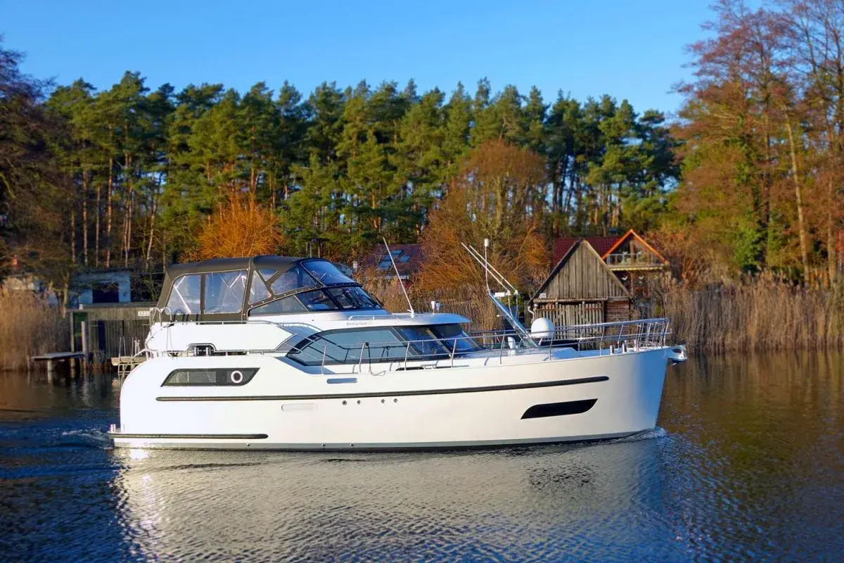 Hausboot Schulz 37 „Madeleine“ mieten – 4 Personen, ab Waren (Müritz)