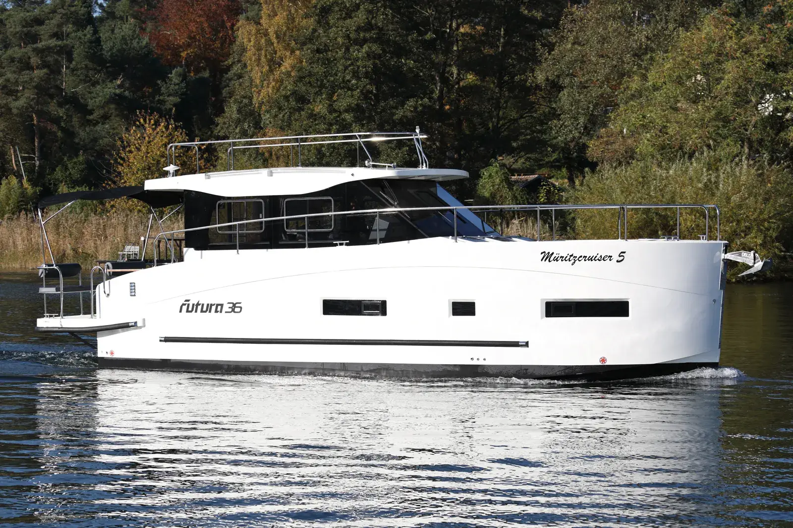 Hausboot Futura 36 „MüritzCruiser 5“ mieten – 6 Personen, ab Waren (Müritz)