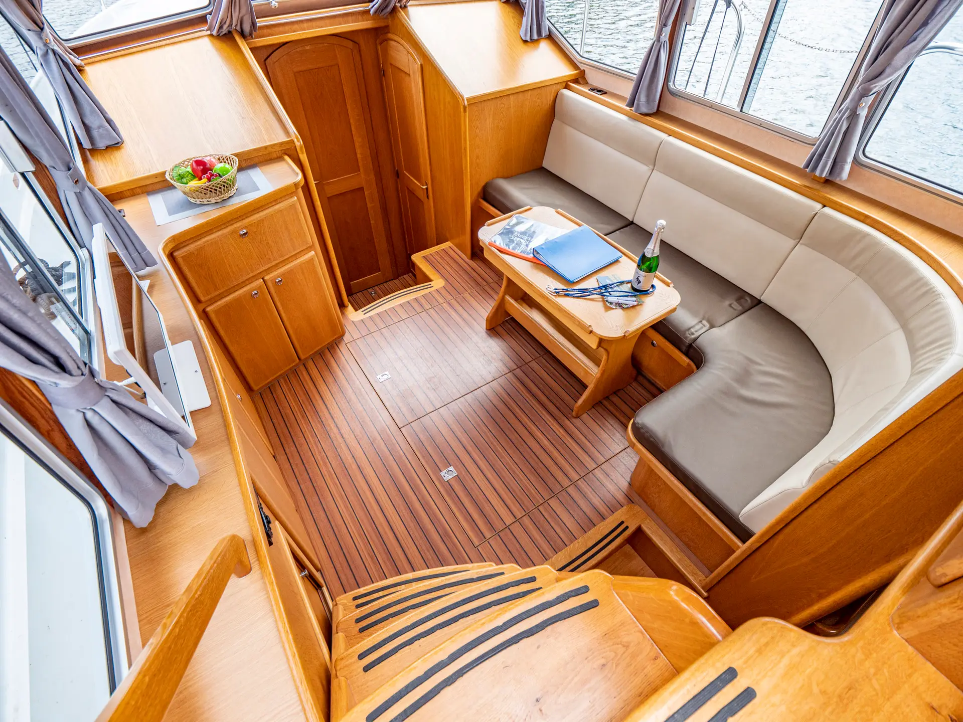 Hausboot Gruno 33 „Helena 2“ mieten – 2 Personen, ab Waren (Müritz) – 2