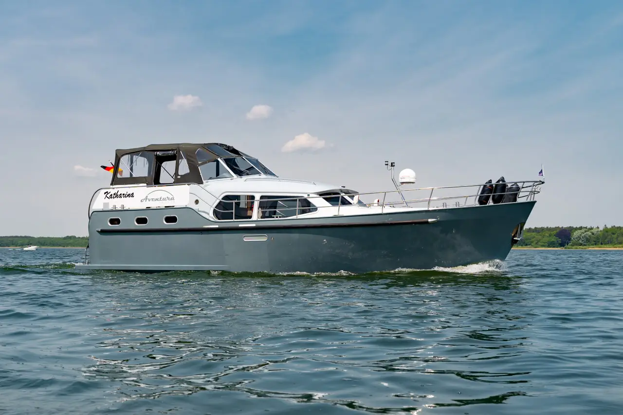 Hausboot Aventura 43 „Katharina“ mieten – 4 Personen, ab Waren (Müritz)