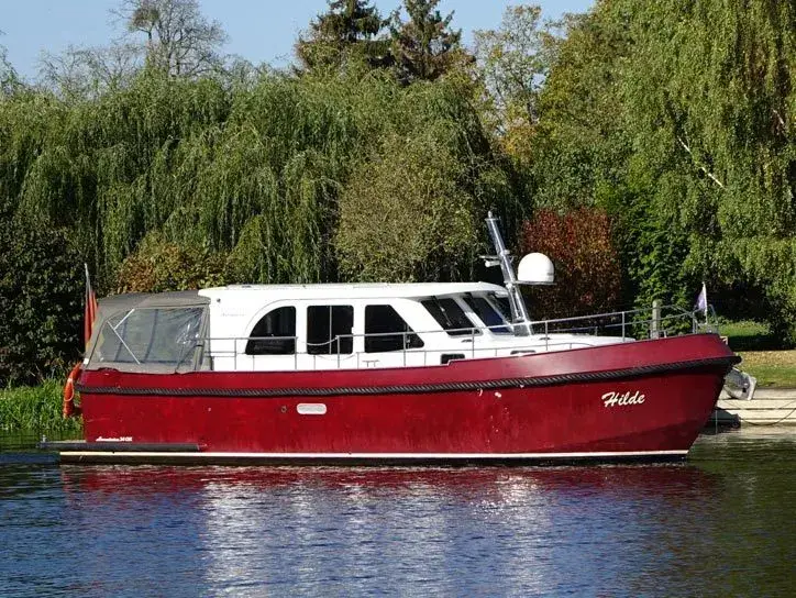 Hausboot Aventura 32 Classico „Hilde“ mieten – 2 Personen, ab Waren (Müritz)