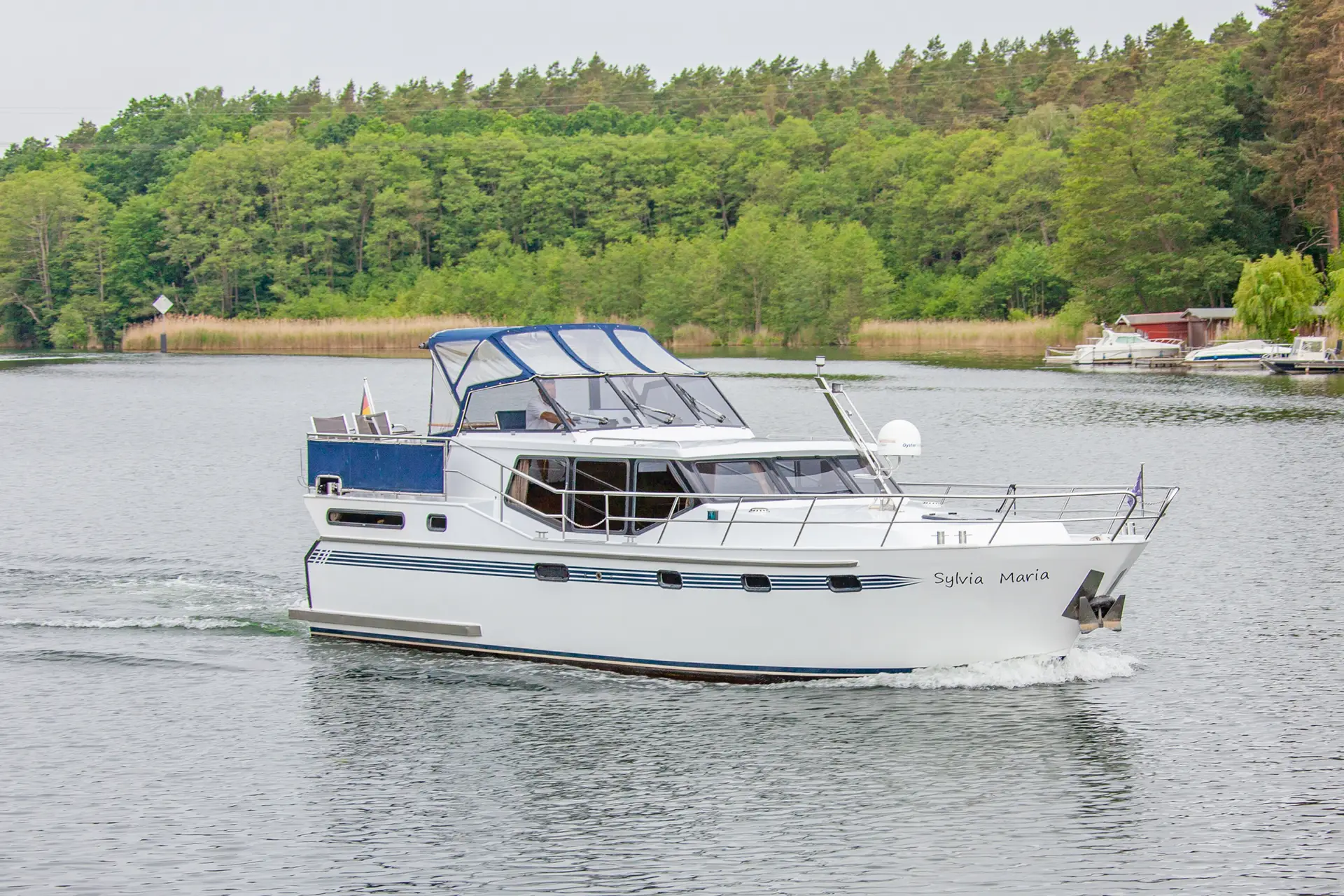 Hausboot Vacance 1200 „Sylvia Maria“ mieten – 4 Personen, ab Waren (Müritz)