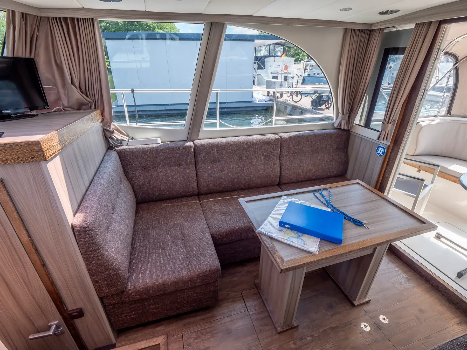 Hausboot Jetten 30 Sedan RS „Lina“ mieten – 2 Personen, ab Waren (Müritz) – 4