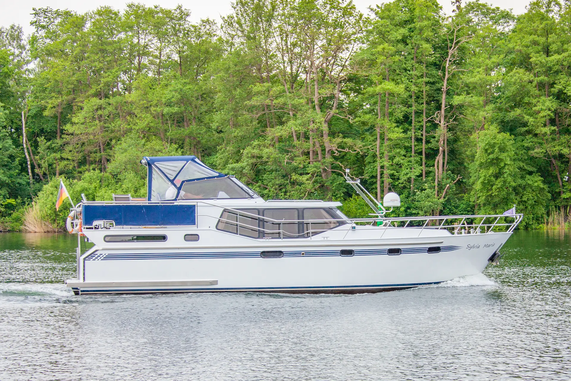 Hausboot Vacance 1200 „Sylvia Maria“ mieten – 4 Personen, ab Waren (Müritz) – 2