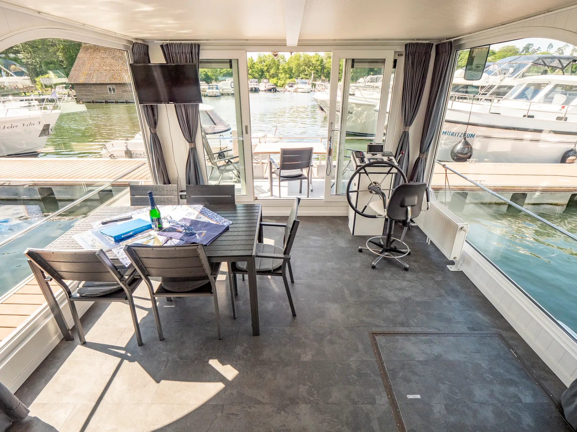 Hausboot Yachtsuite „Eldenburg“ mieten – 6 Personen, ab Waren (Müritz) – 5