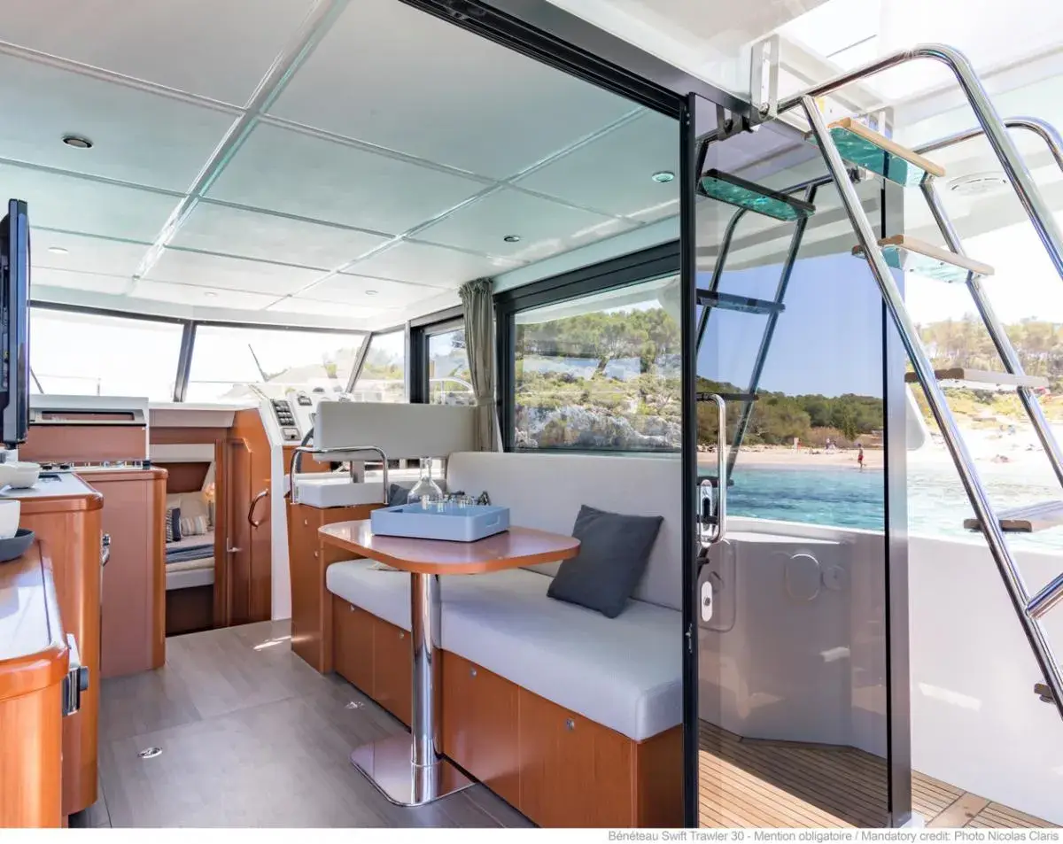 Motoryacht Beneteau Swift Trawler 30 „Ostwind“ mieten – 2 Personen, ab Waren (Müritz) – 4