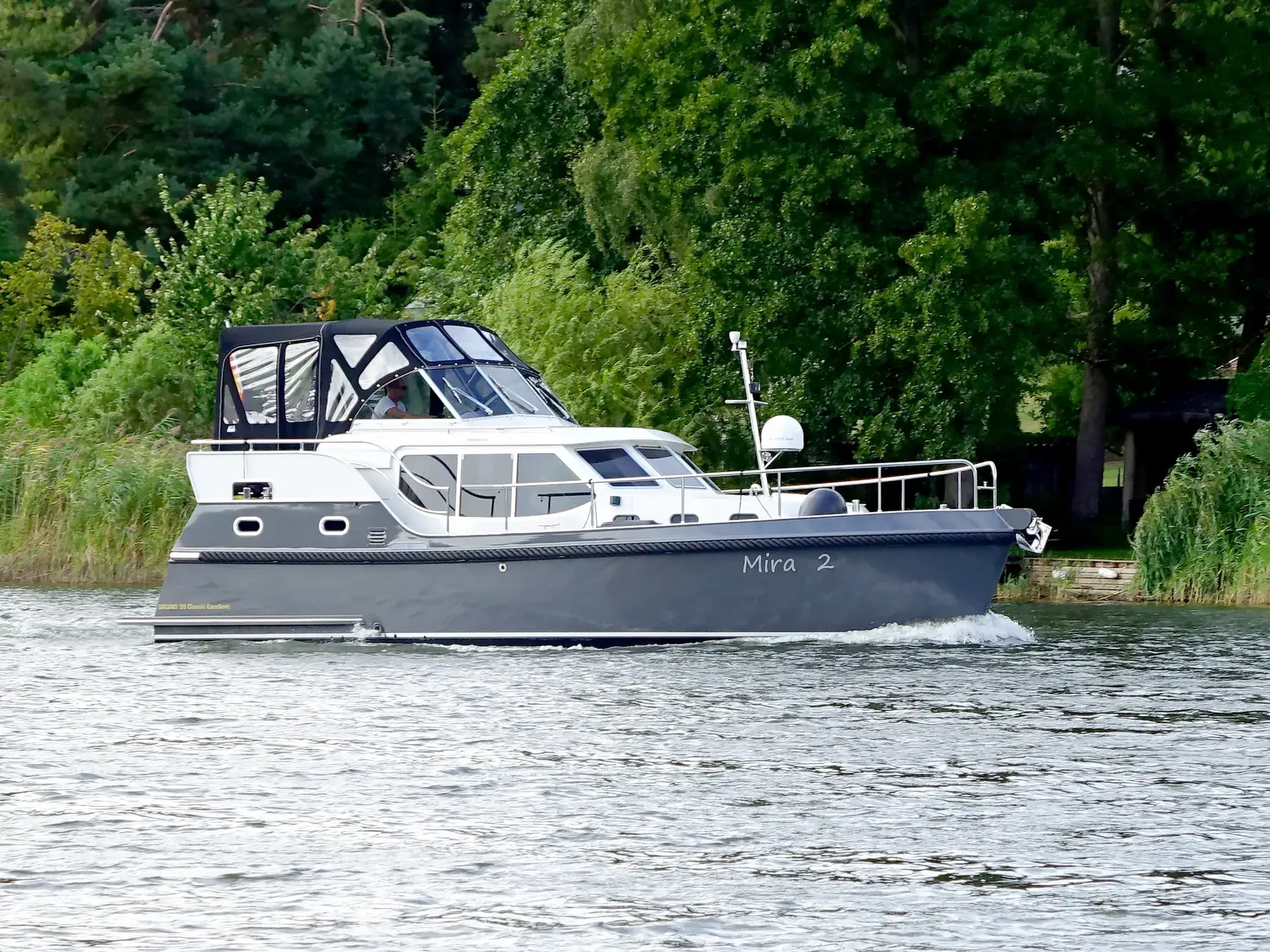 Hausboot Gruno 35 Excellent Typ 2 „Mira 2“ mieten – 4 Personen, ab Plau am See