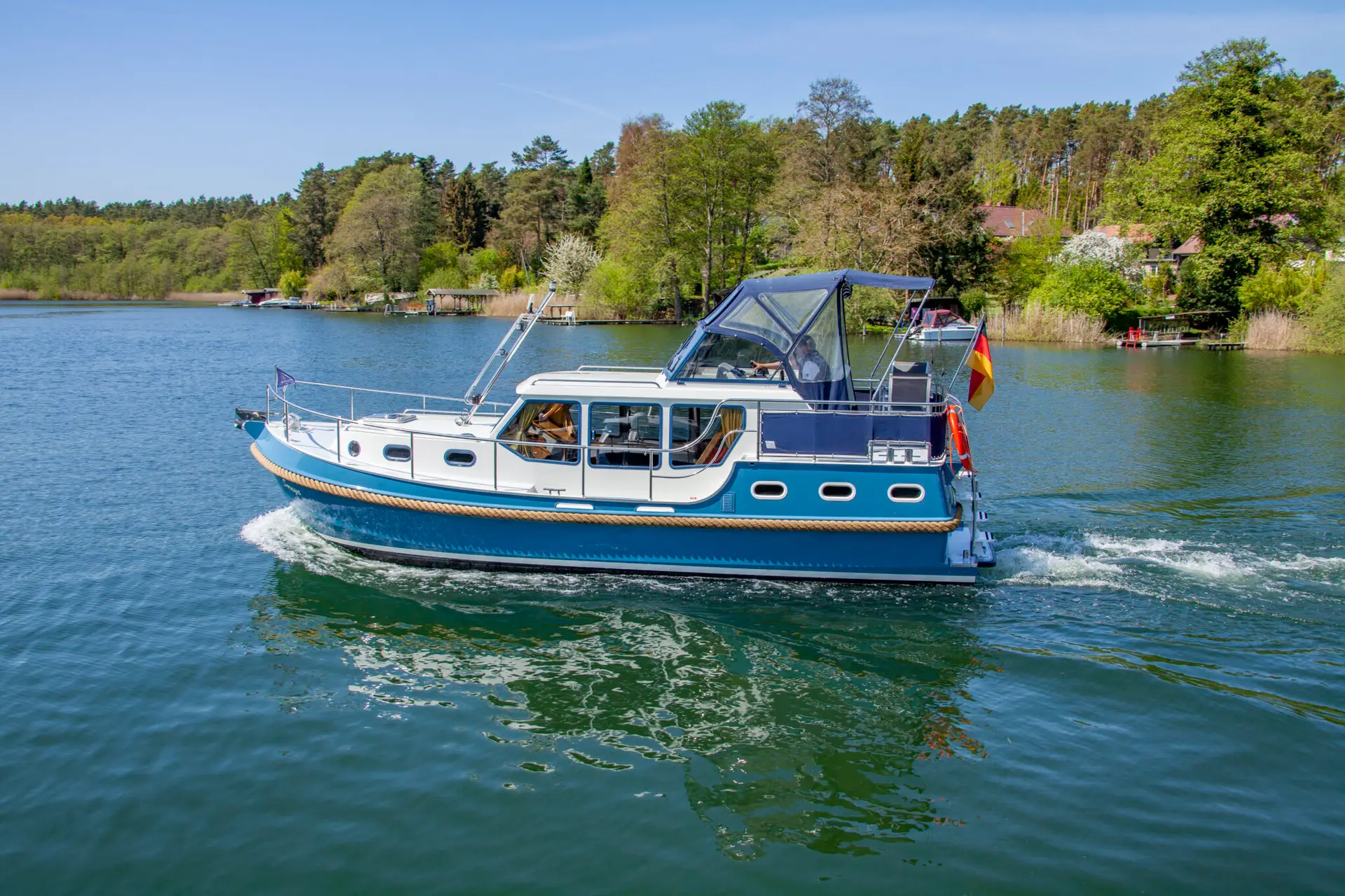 Hausboot Gruno 30 Classic „Soraya“ mieten – 2 Personen, ab Waren (Müritz)