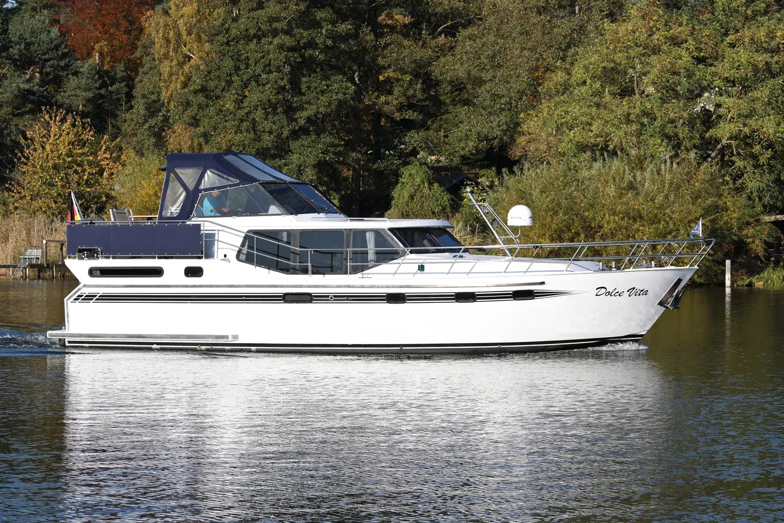 Hausboot Vacance 1200 „Dolce Vita 4 (DV4)“ mieten – 6 Personen, ab Waren (Müritz)