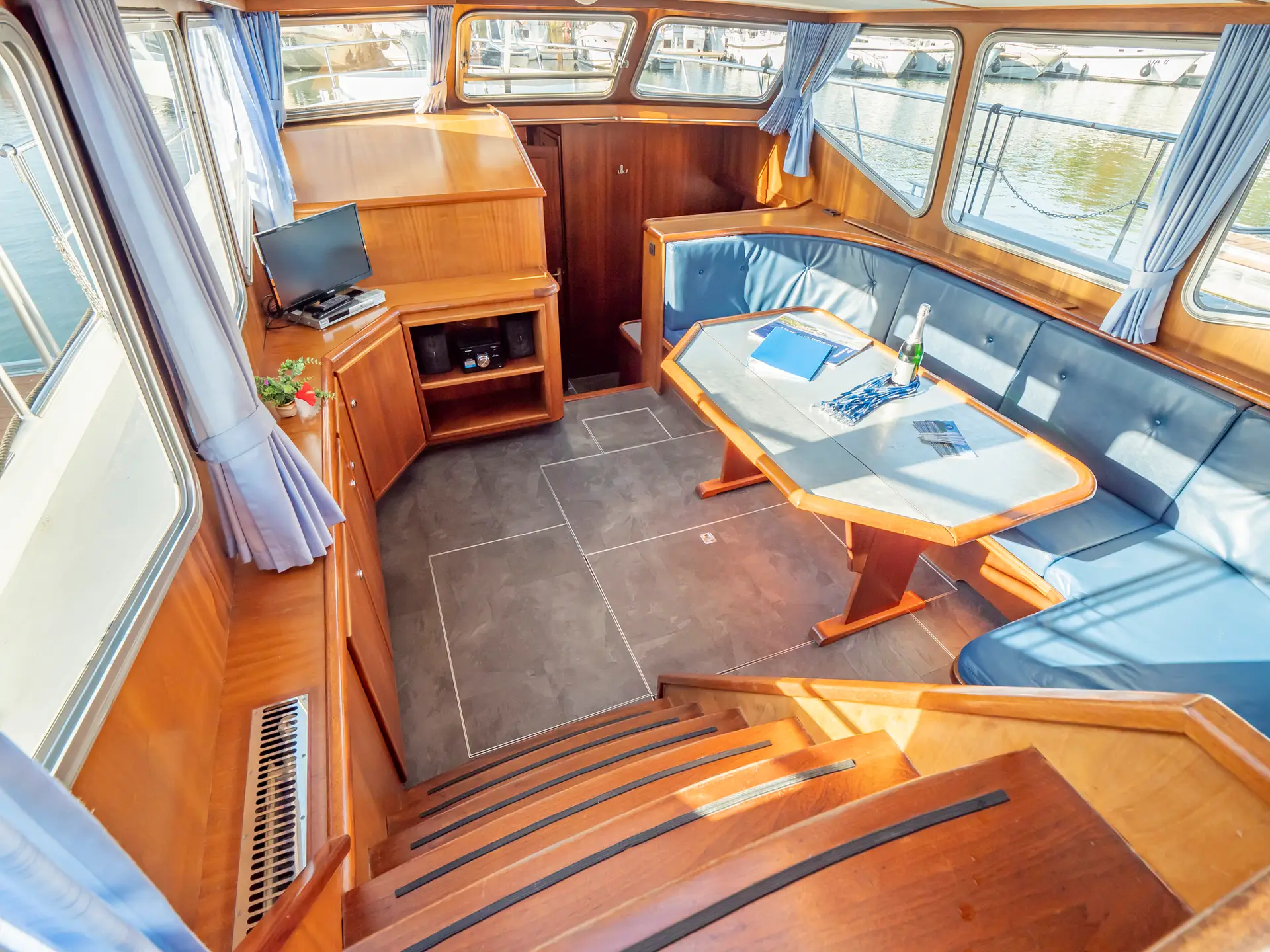 Hausboot Vacance 1350 SE Pool „El Paso“ mieten – 4 Personen, ab Waren (Müritz) – 3