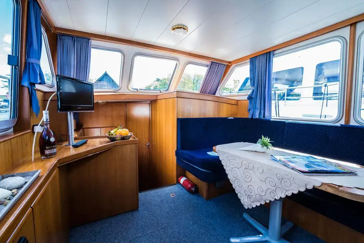 Hausboot Pedro Skiron Typ 3 „Felina“ mieten – 4 Personen, ab Waren (Müritz) – 3