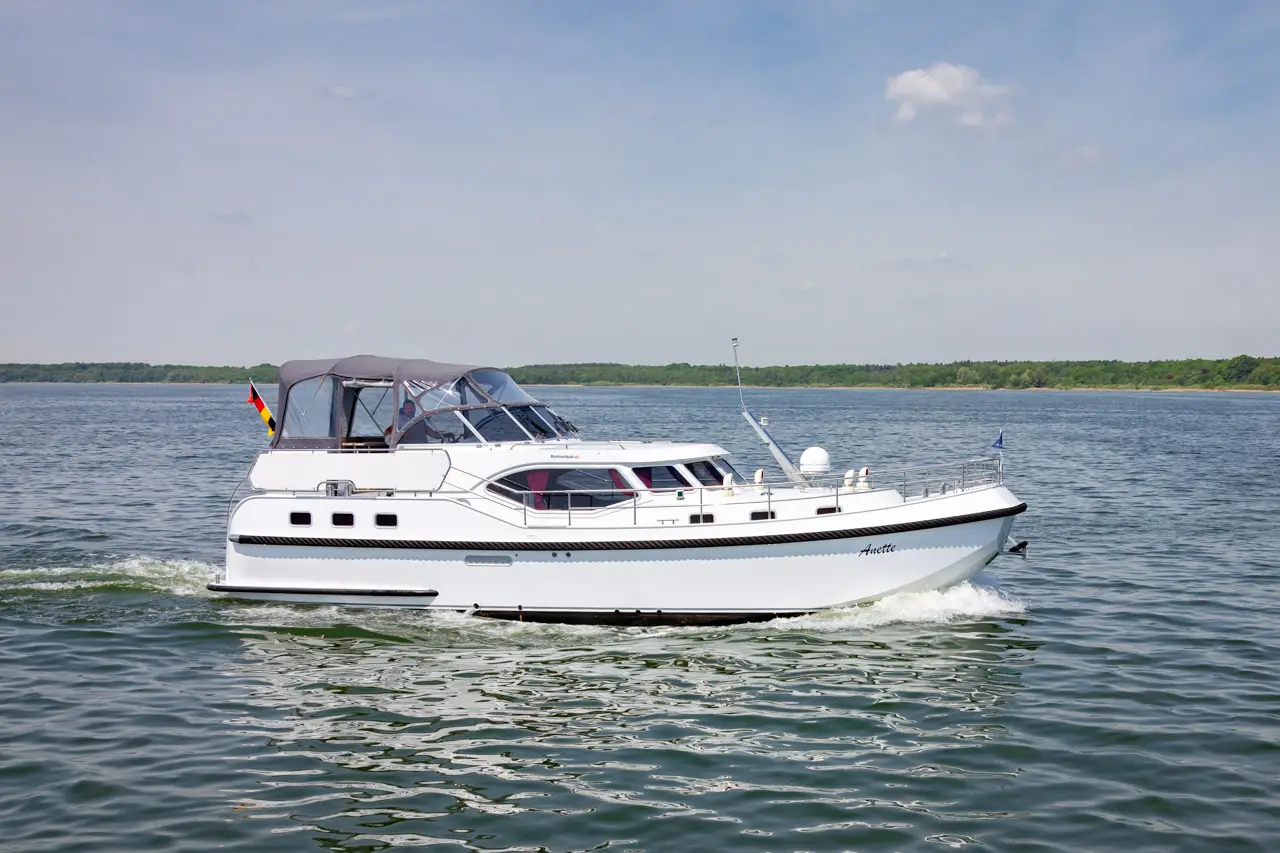 Hausboot Schulz 40 Max „Annette“ mieten – 6 Personen, ab Waren (Müritz)