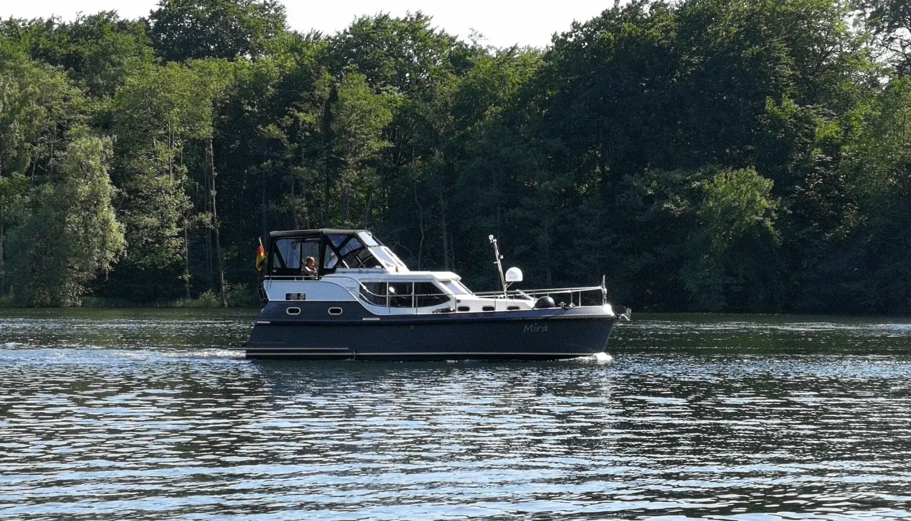 Hausboot Gruno 35 Excellent Typ 2 „Mira 1“ mieten – 4 Personen, ab Plau am See