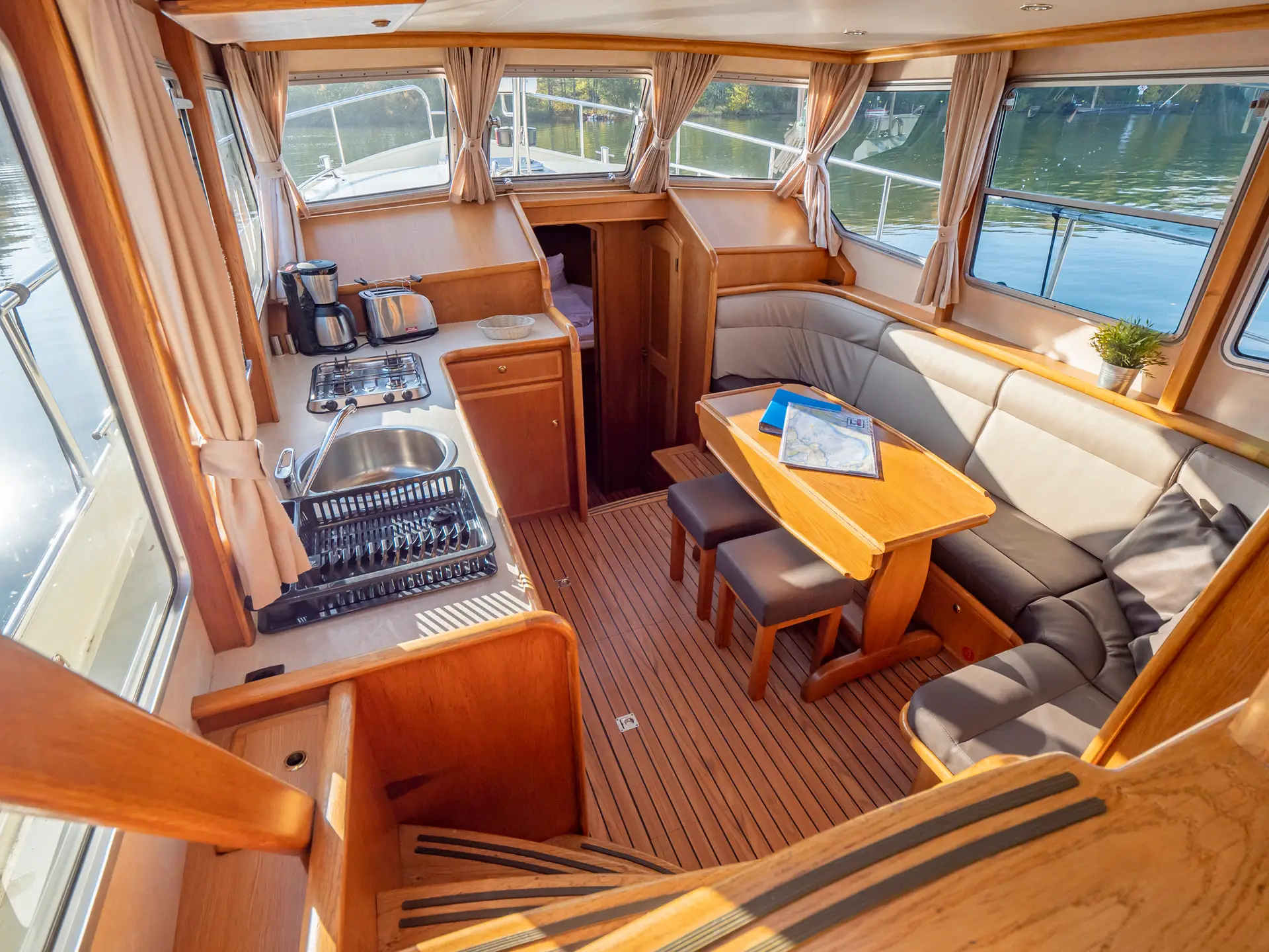 Hausboot Gruno 35 Classic „Apollo“ mieten – 4 Personen, ab Waren (Müritz) – 2