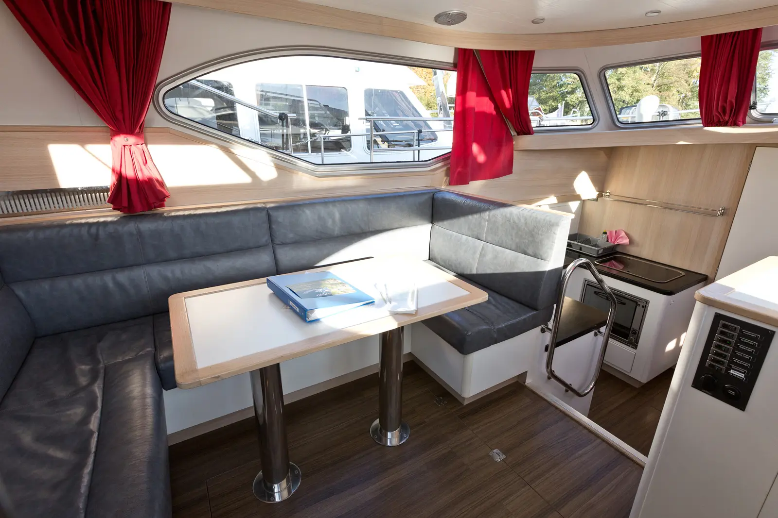 Hausboot Schulz 40 „Lisette“ mieten – 4 Personen, ab Waren (Müritz) – 4