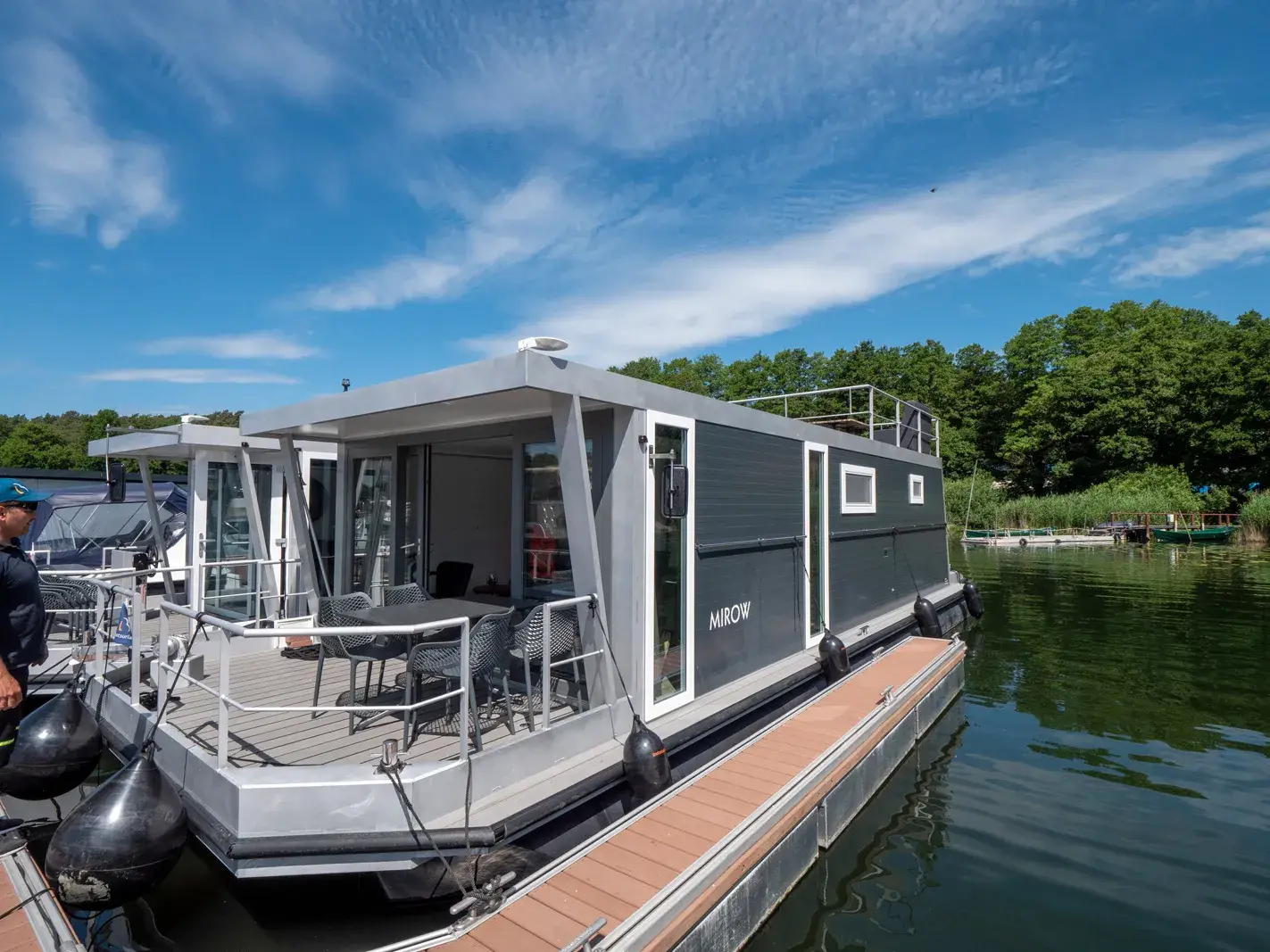 Hausboot Yachtsuite „Mirow“ mieten – 4 Personen, ab Mirow