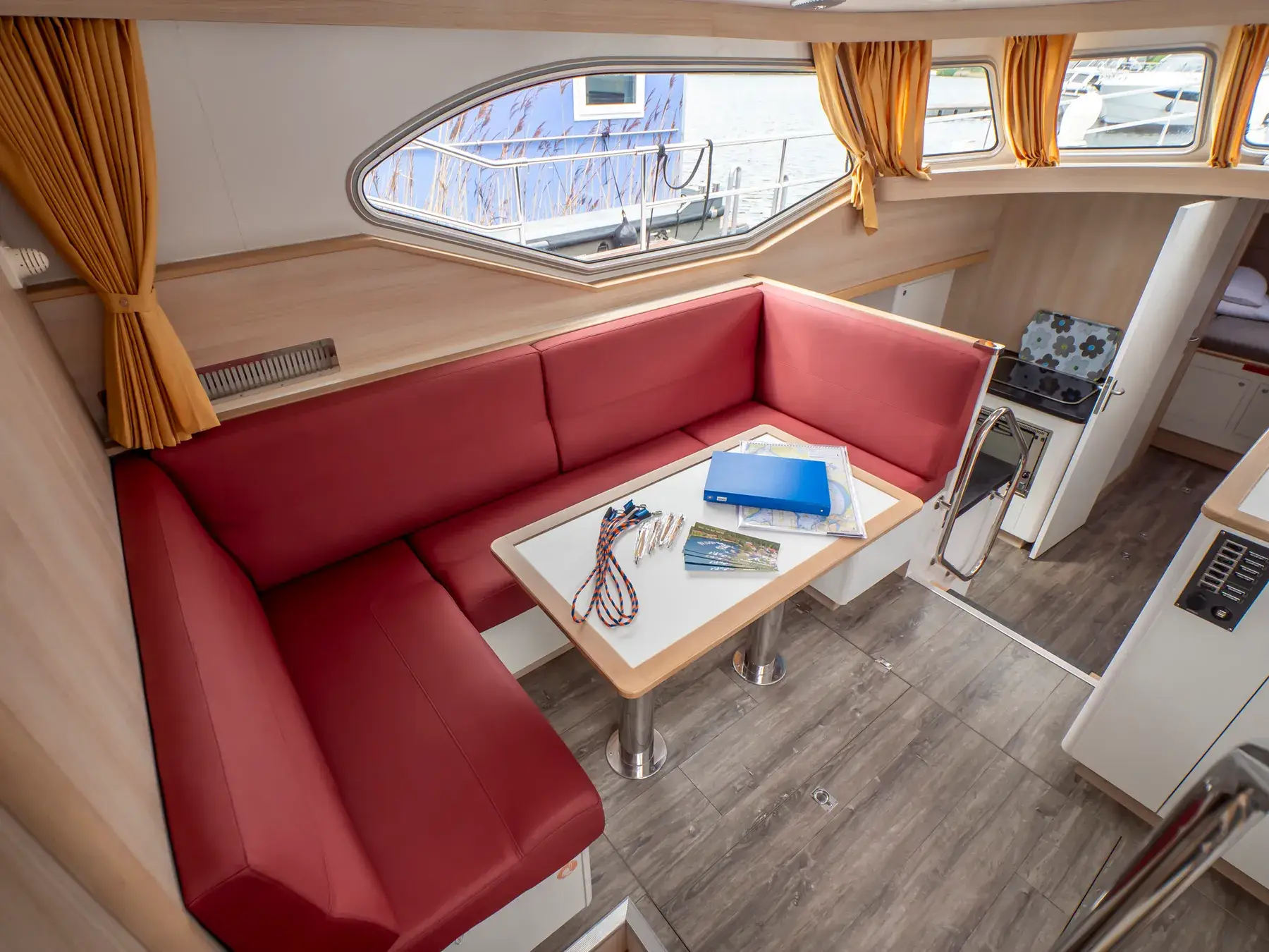 Hausboot Schulz 40 „Lucia“ mieten – 4 Personen, ab Waren (Müritz) – 4