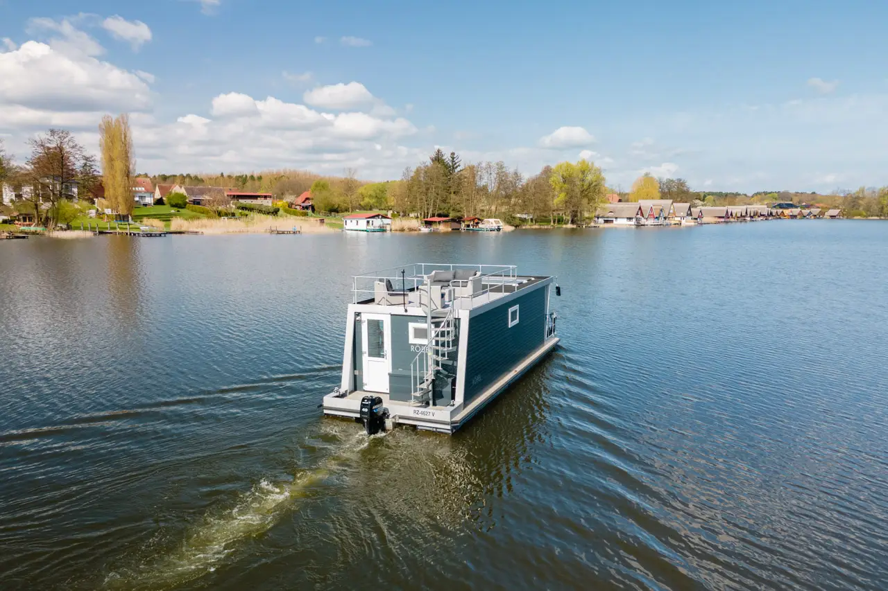 Hausboot Yachtsuite „Röbel“ mieten – 4 Personen, ab Mirow – 2