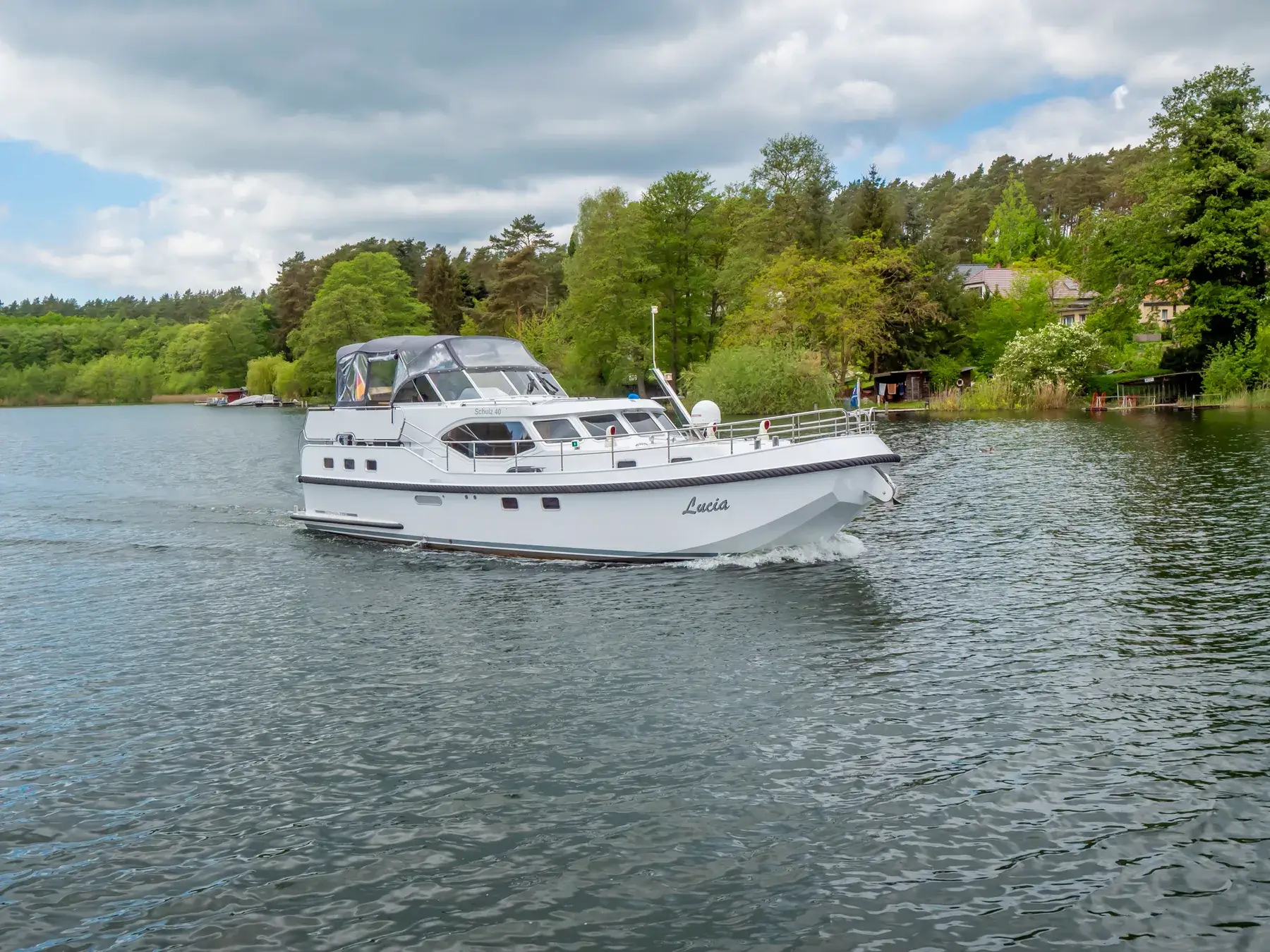 Hausboot Schulz 40 „Lucia“ mieten – 4 Personen, ab Waren (Müritz)