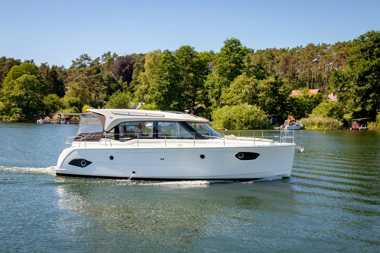 Motoryacht Bavaria E 40 Coupe mieten – 6 Personen, ab Waren (Müritz) – 4