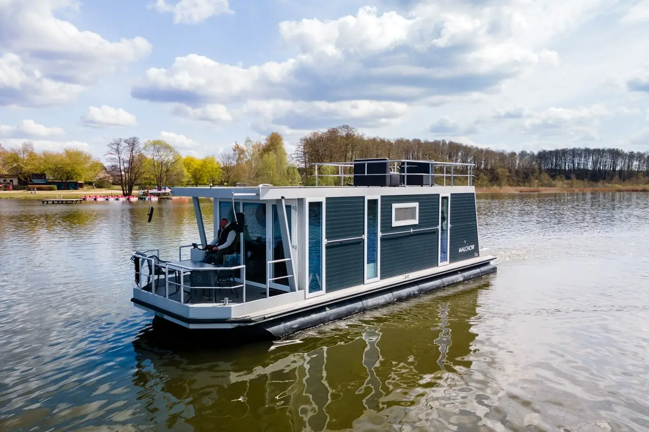 Hausboot Yachtsuite „Malchow“ mieten – 4 Personen, ab Mirow