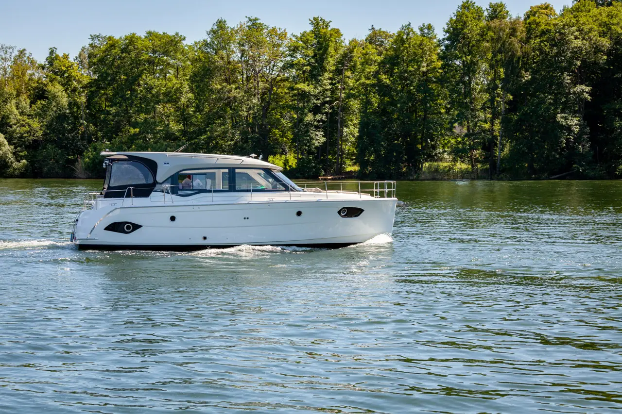 Motoryacht Bavaria E 40 Coupe mieten – 6 Personen, ab Waren (Müritz) – 5
