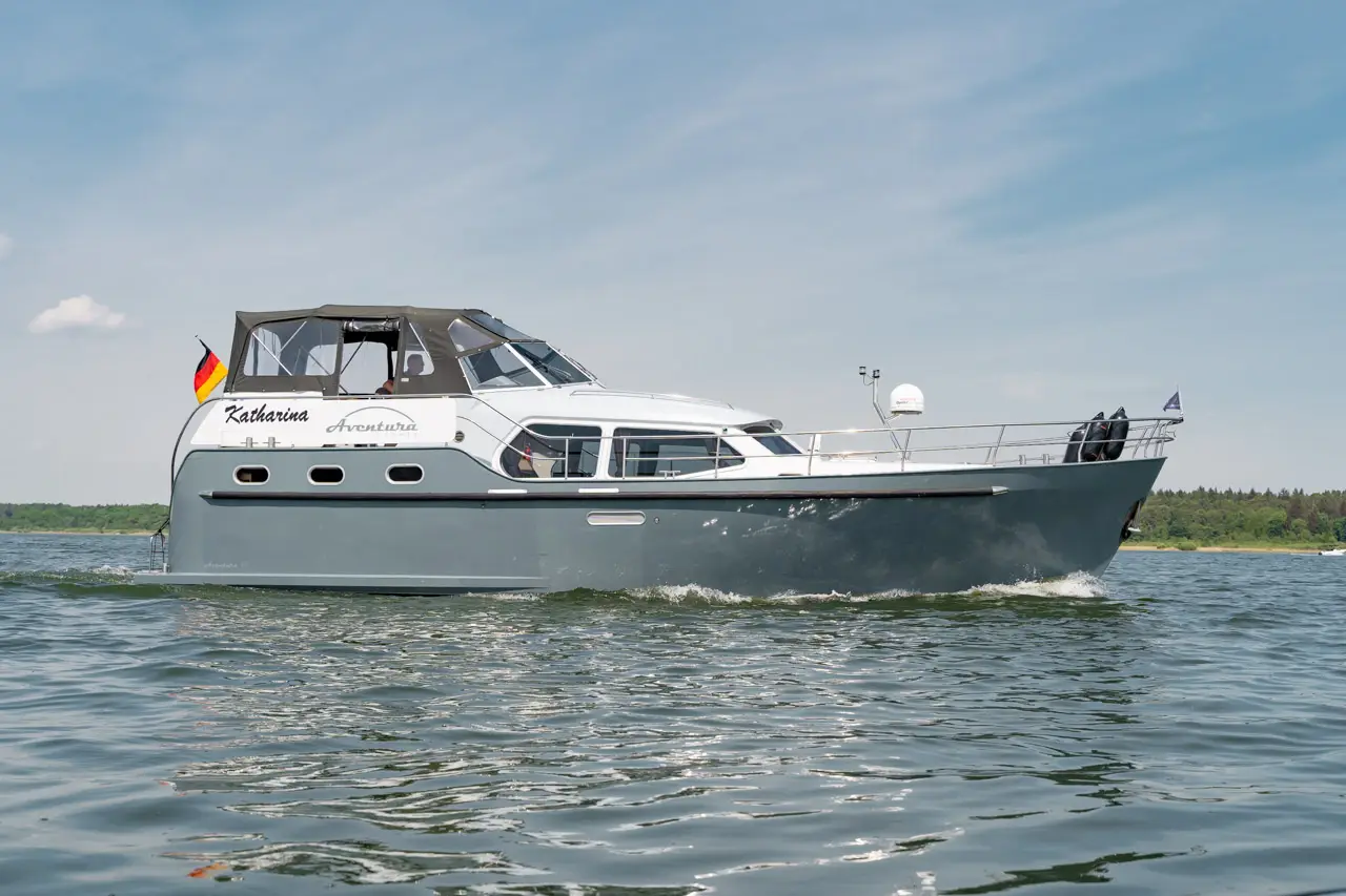 Hausboot Aventura 43 „Katharina“ mieten – 4 Personen, ab Waren (Müritz) – 5