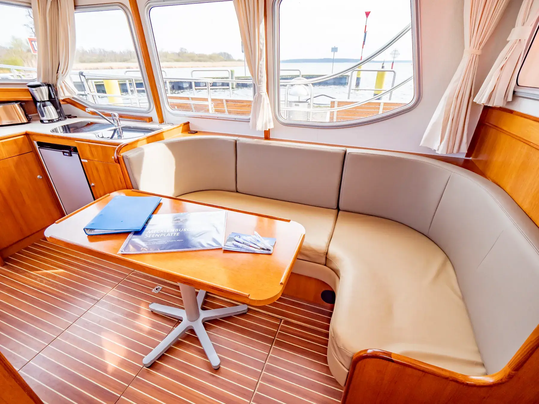 Hausboot Pedro Levanto 38 „Levanto“ mieten – 6 Personen, ab Röbel/Müritz – 3