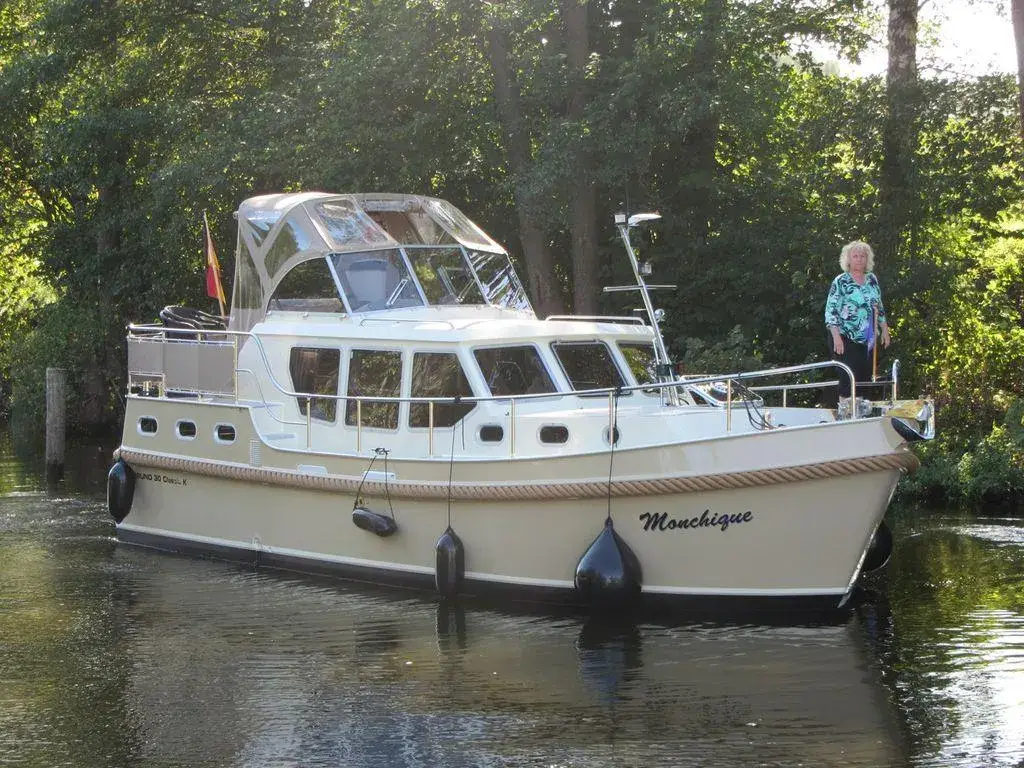 Hausboot Gruno 30 Classic „Monchique“ mieten – 2 Personen, ab Waren (Müritz)