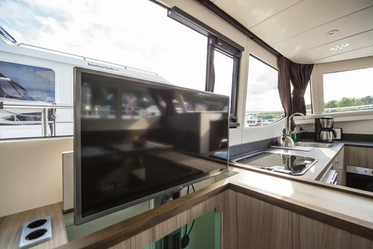 Hausboot Jetten 44 „Isabella“ mieten – 8 Personen, ab Waren (Müritz) – 4