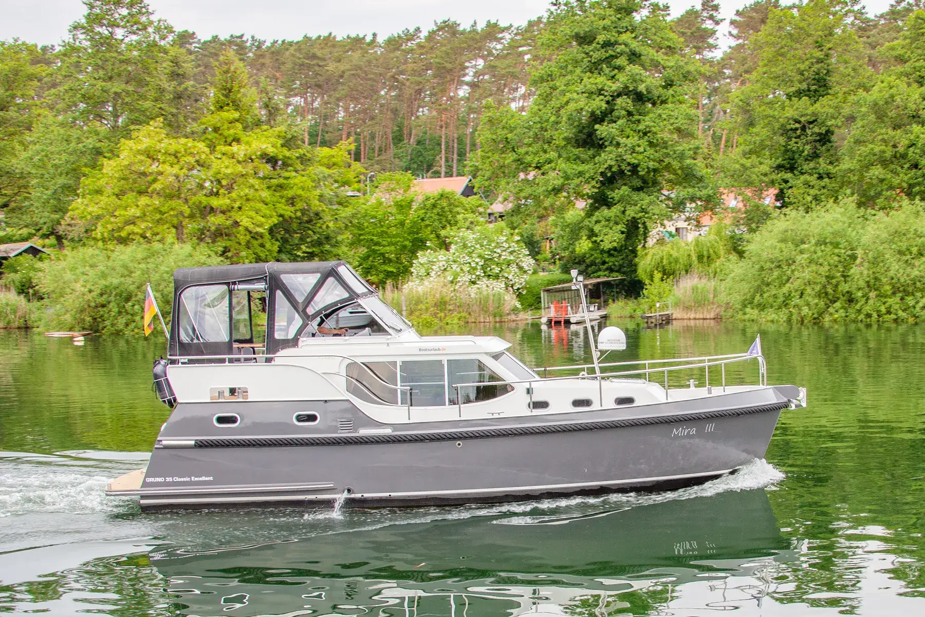 Hausboot Gruno 35 Excellent Typ 2 „Mira 3“ mieten – 4 Personen, ab Plau am See