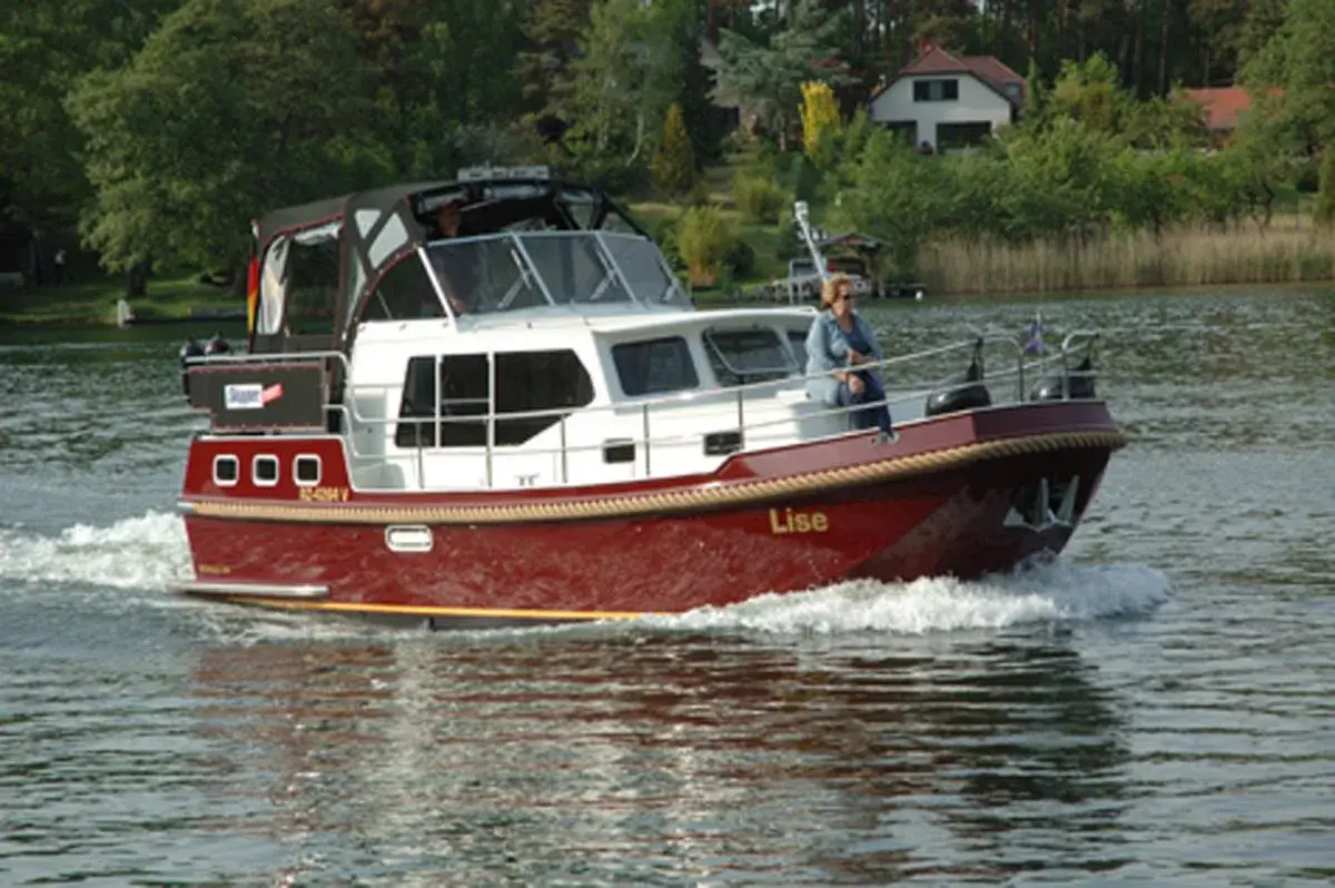 Hausboot Schulz 33 „Lise“ mieten – 2 Personen, ab Waren (Müritz)