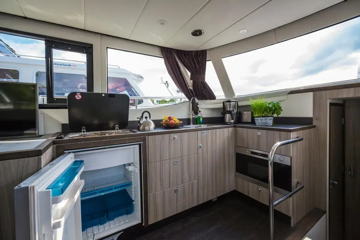 Hausboot Jetten 44 „Isabella“ mieten – 8 Personen, ab Waren (Müritz) – 5