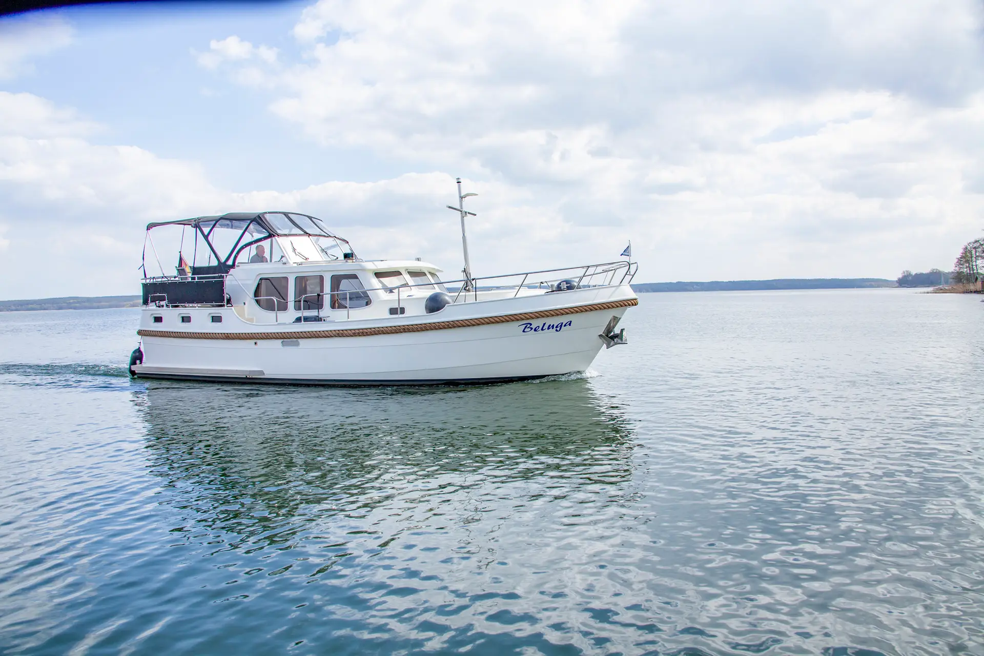 Hausboot Babro Beluga Classic „Beluga“ mieten – 6 Personen, ab Plau am See