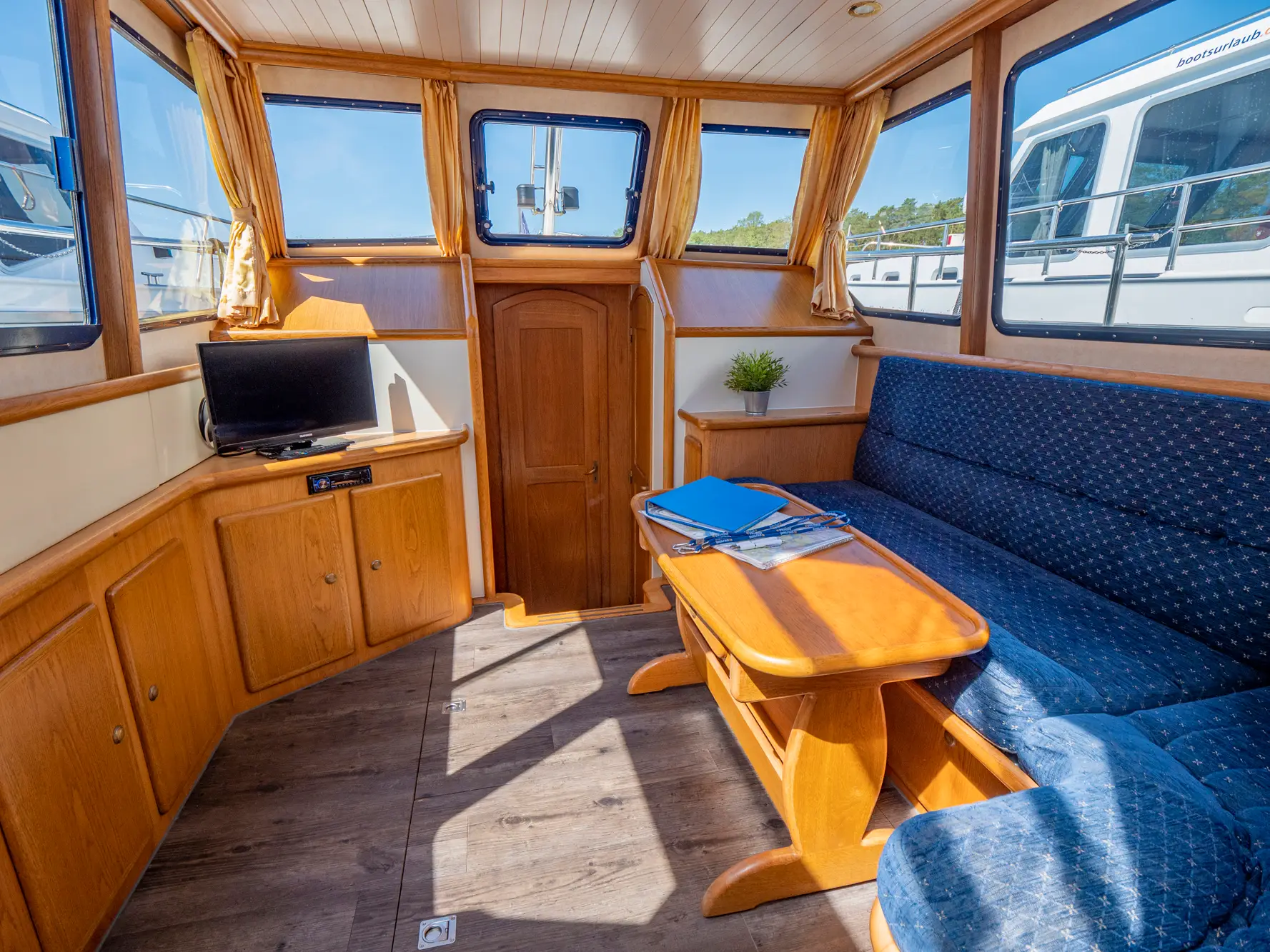 Hausboot Gruno 30 Classic „Soraya“ mieten – 2 Personen, ab Waren (Müritz) – 4