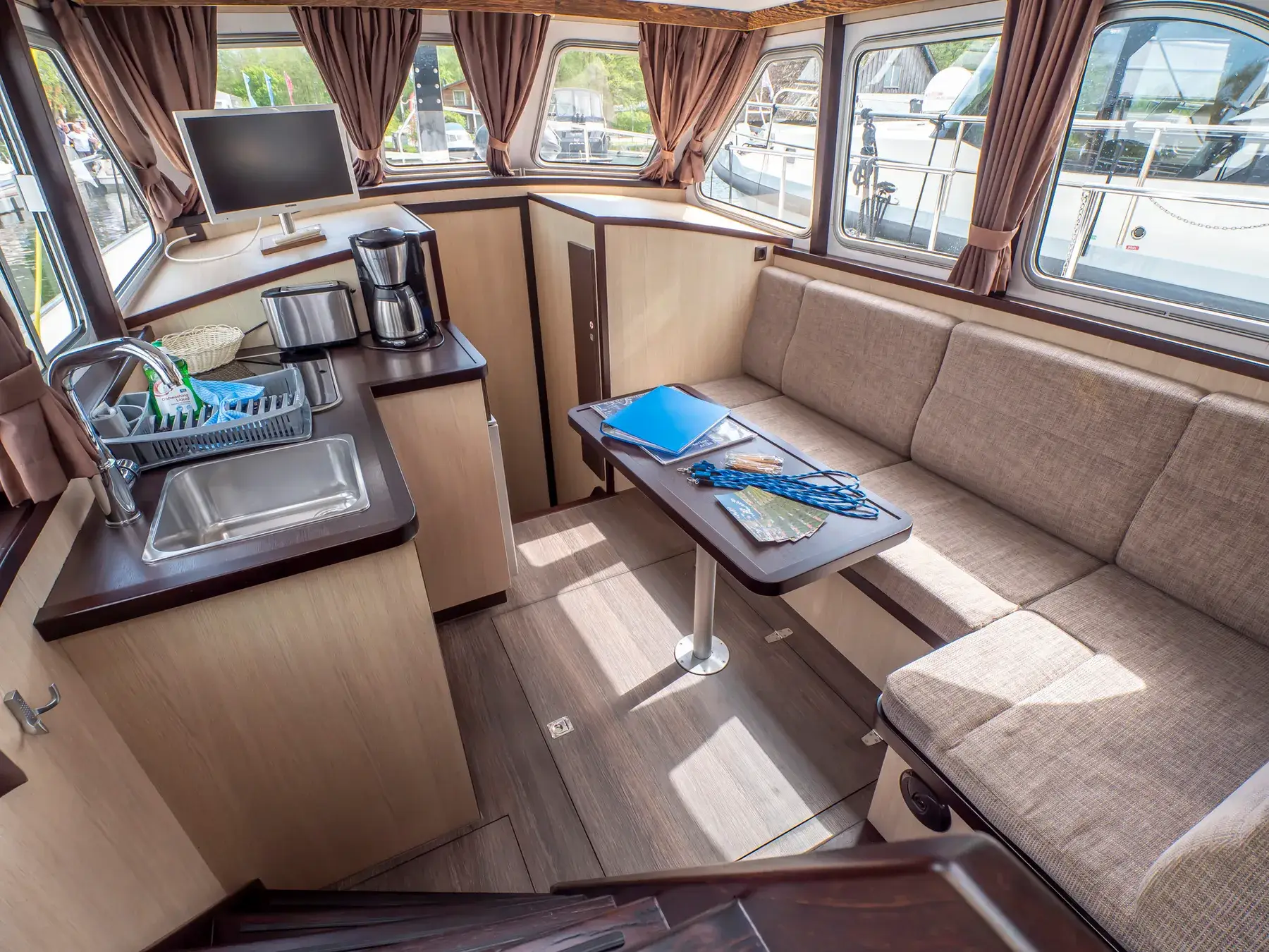 Hausboot Aventura 34 Classico „Anna“ mieten – 4 Personen, ab Waren (Müritz) – 4