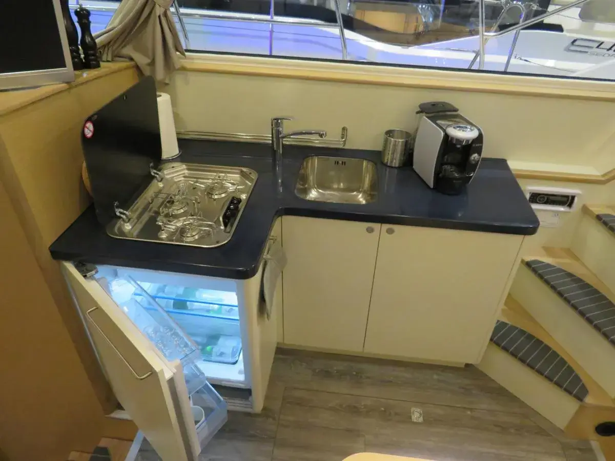 Hausboot Schulz 37 „Madeleine“ mieten – 4 Personen, ab Waren (Müritz) – 4