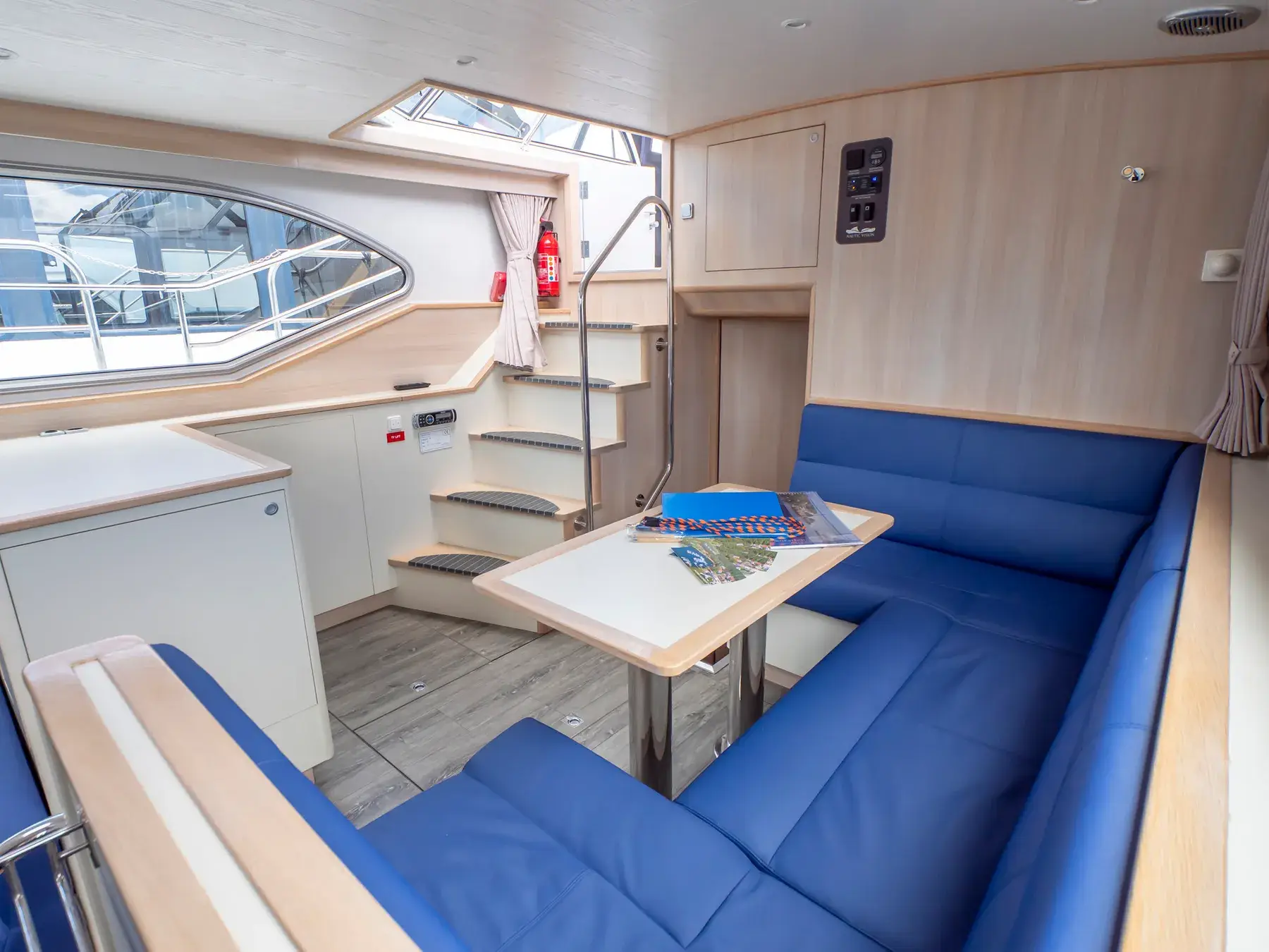Hausboot Schulz 40 „Lisbet“ mieten – 4 Personen, ab Waren (Müritz) – 4
