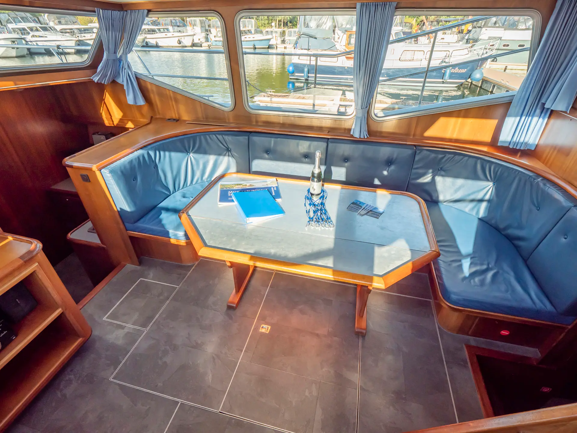 Hausboot Vacance 1350 SE Pool „El Paso“ mieten – 4 Personen, ab Waren (Müritz) – 4