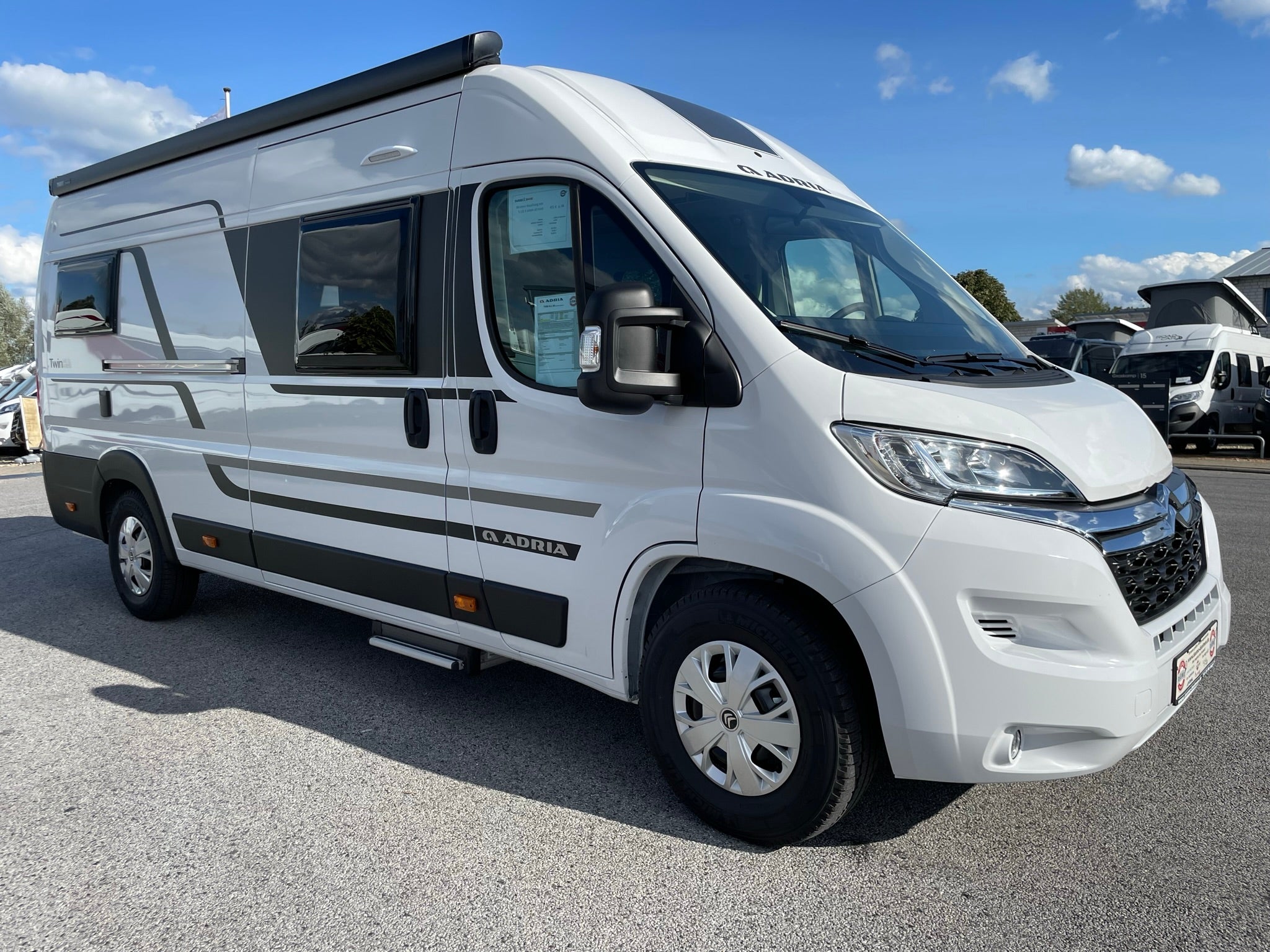 Kastenwagen 6,40m Längsbetten z.B. Pössl Roadcruiser – 2