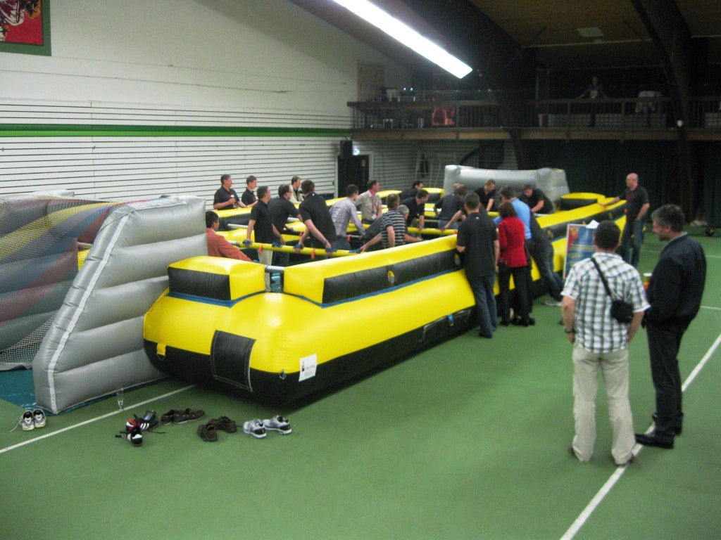 Human Table Soccer / Menschenkicker mit Stangen – 2