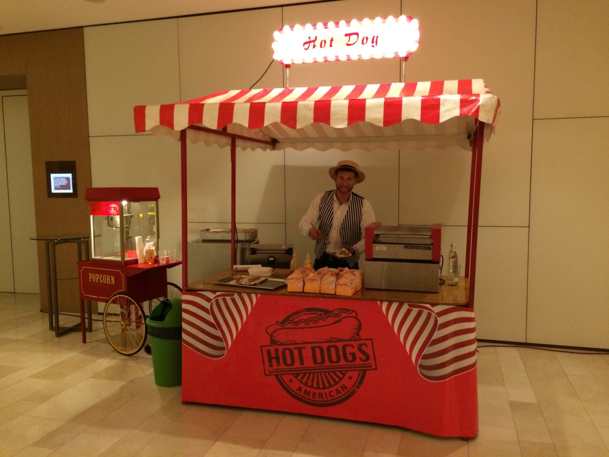 Hot-Dog Stand – 3