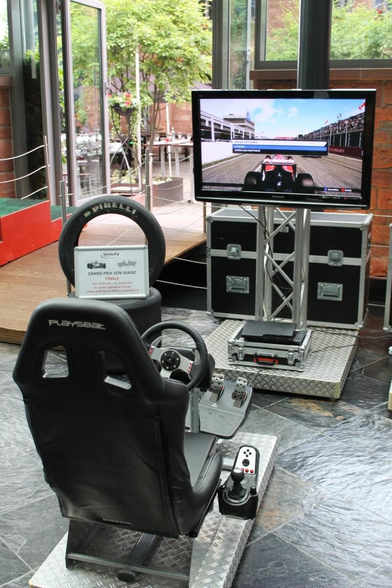 Virtual Reality (VR) Rennsitz – 3