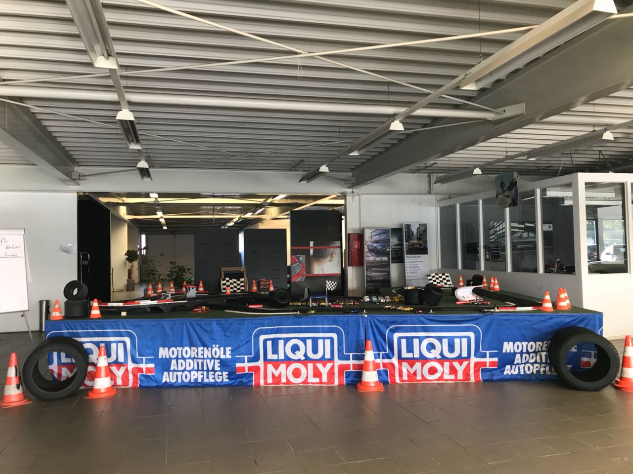Mega Rennbahn Slotcarracing – 2